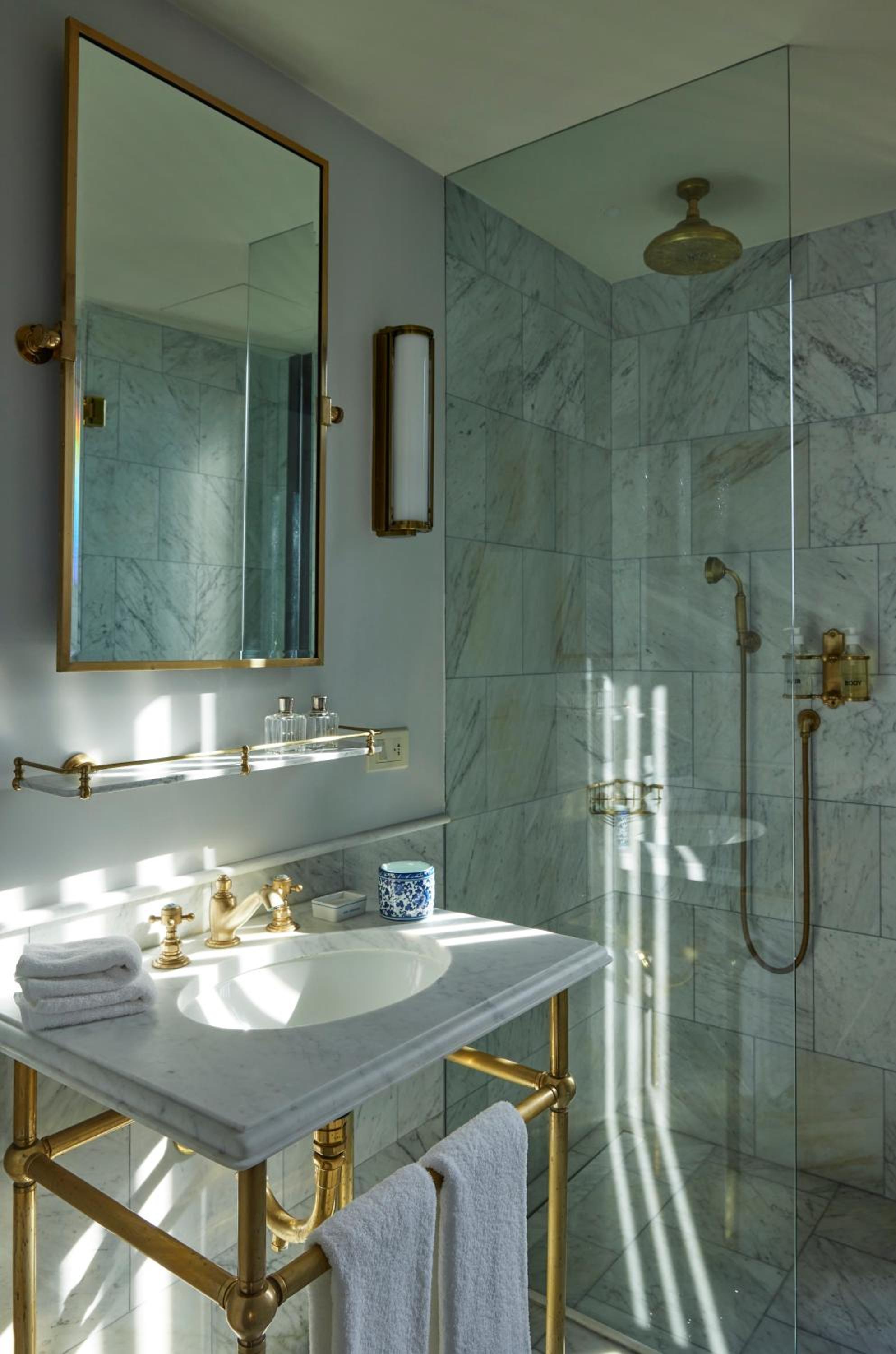 Suite - Photo 6