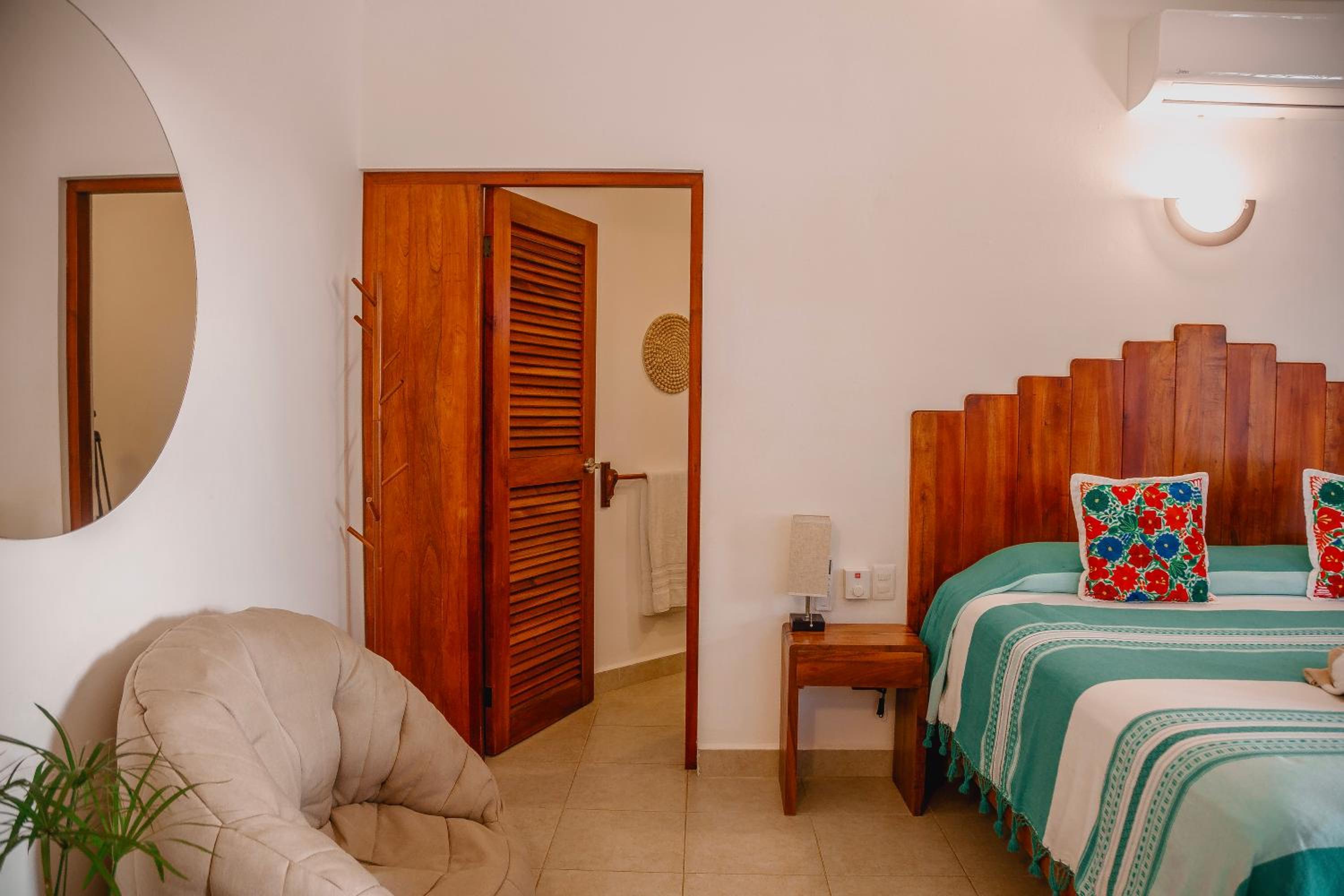 Double Room with Balcony and Sea View - Photo 9