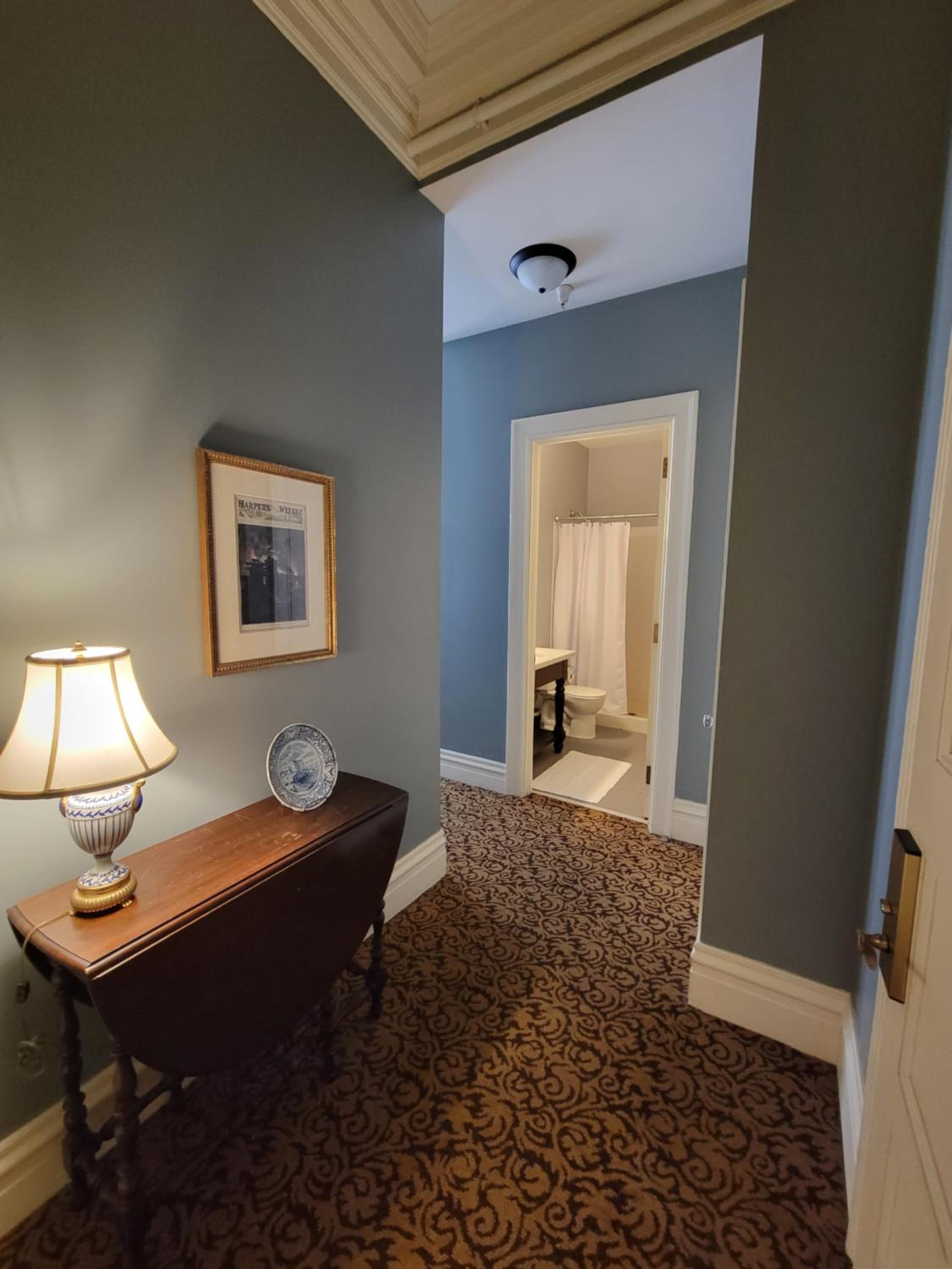 Superior Room with King Bed - Photo 2