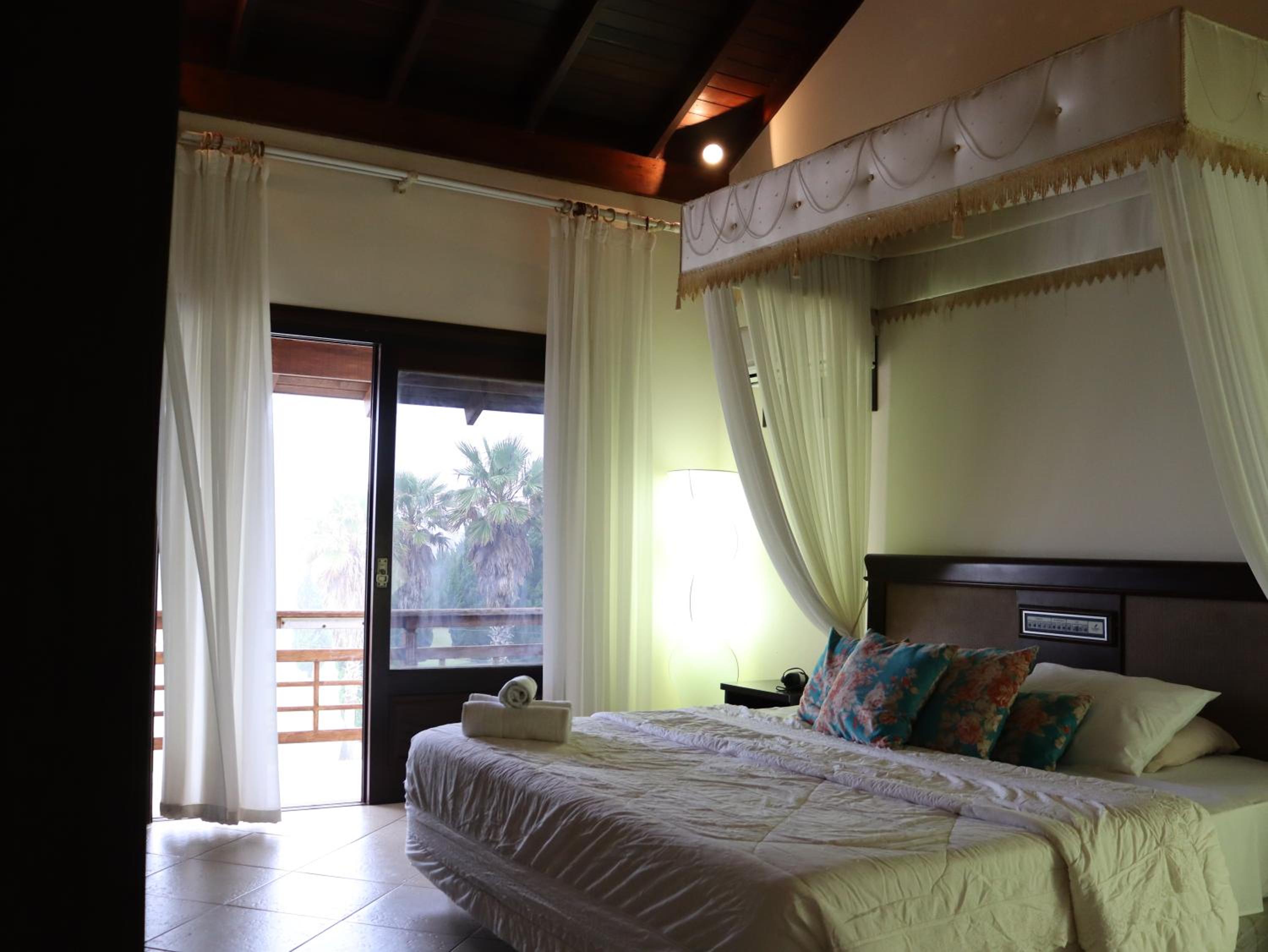 Deluxe Suite with Spa Bath photo 1