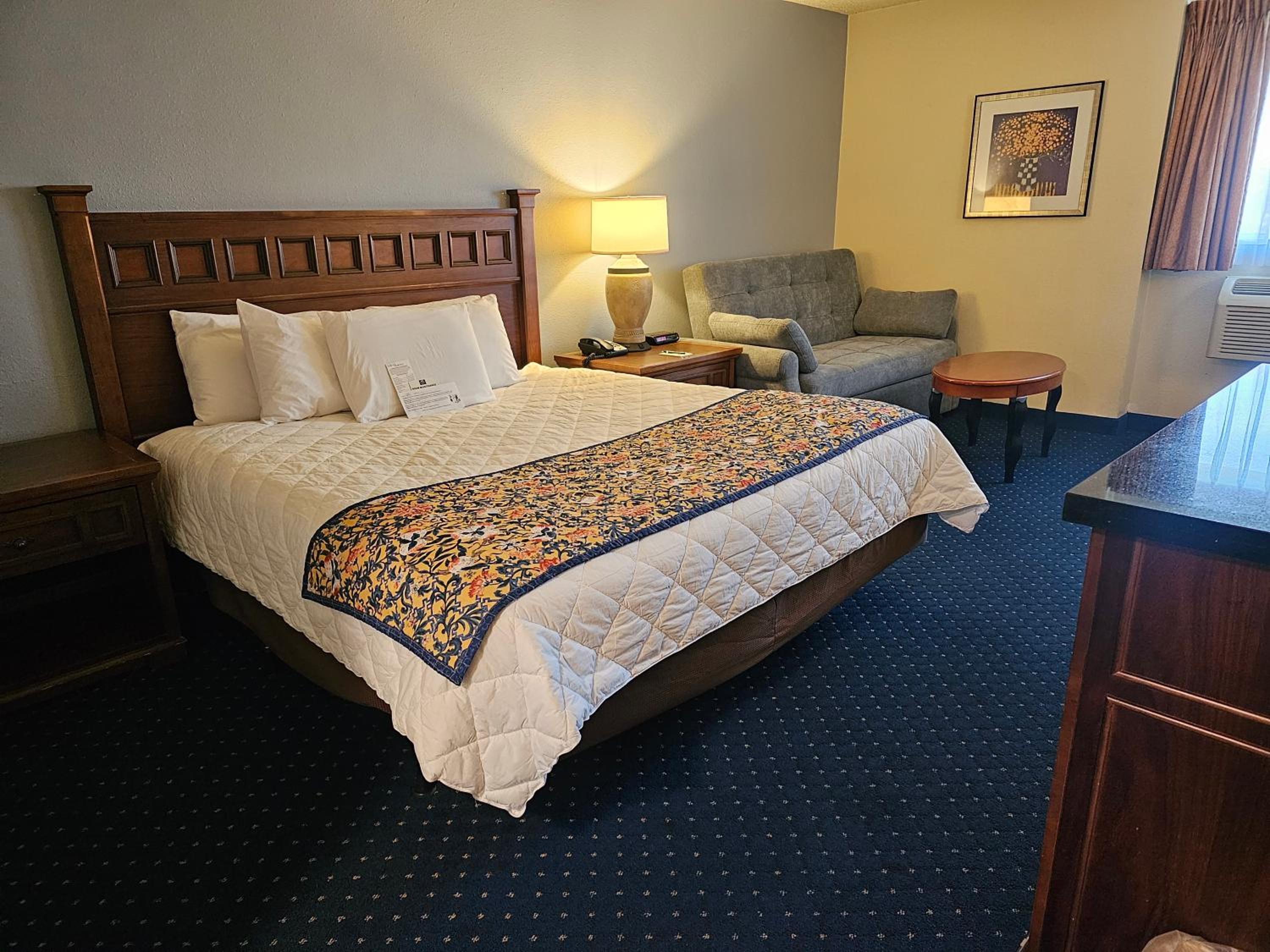 Deluxe King Room - Photo 1