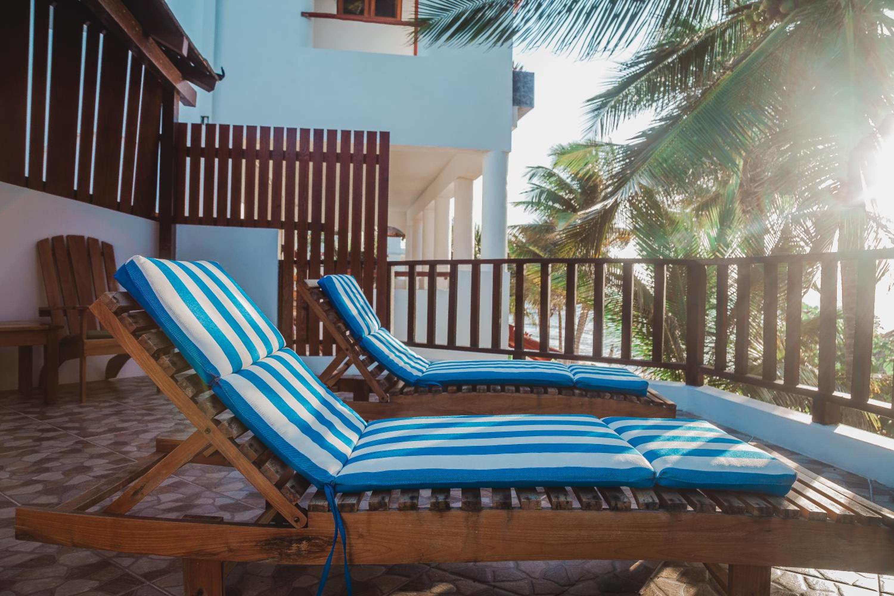 Double Room with Balcony and Sea View - Photo 3
