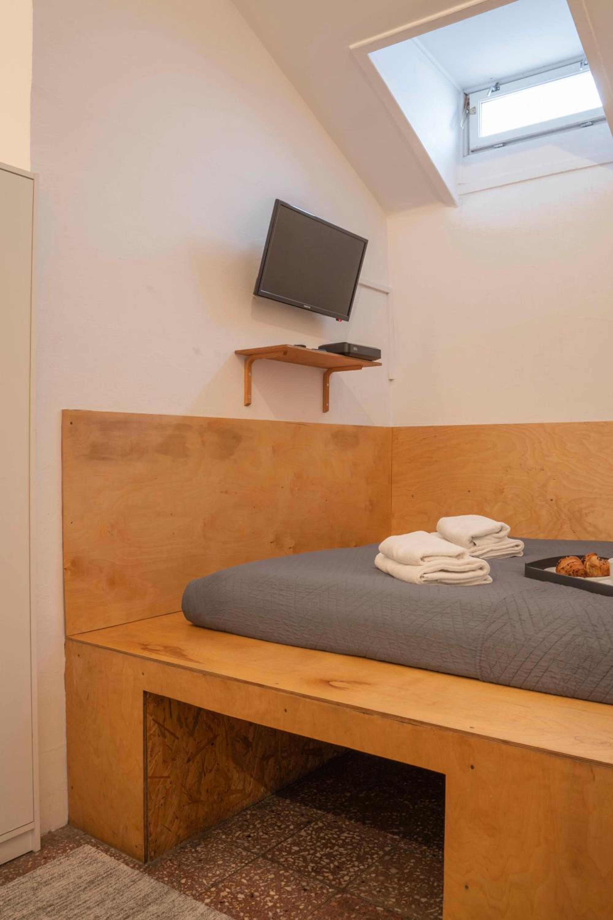 Budget Double Room - Photo 1