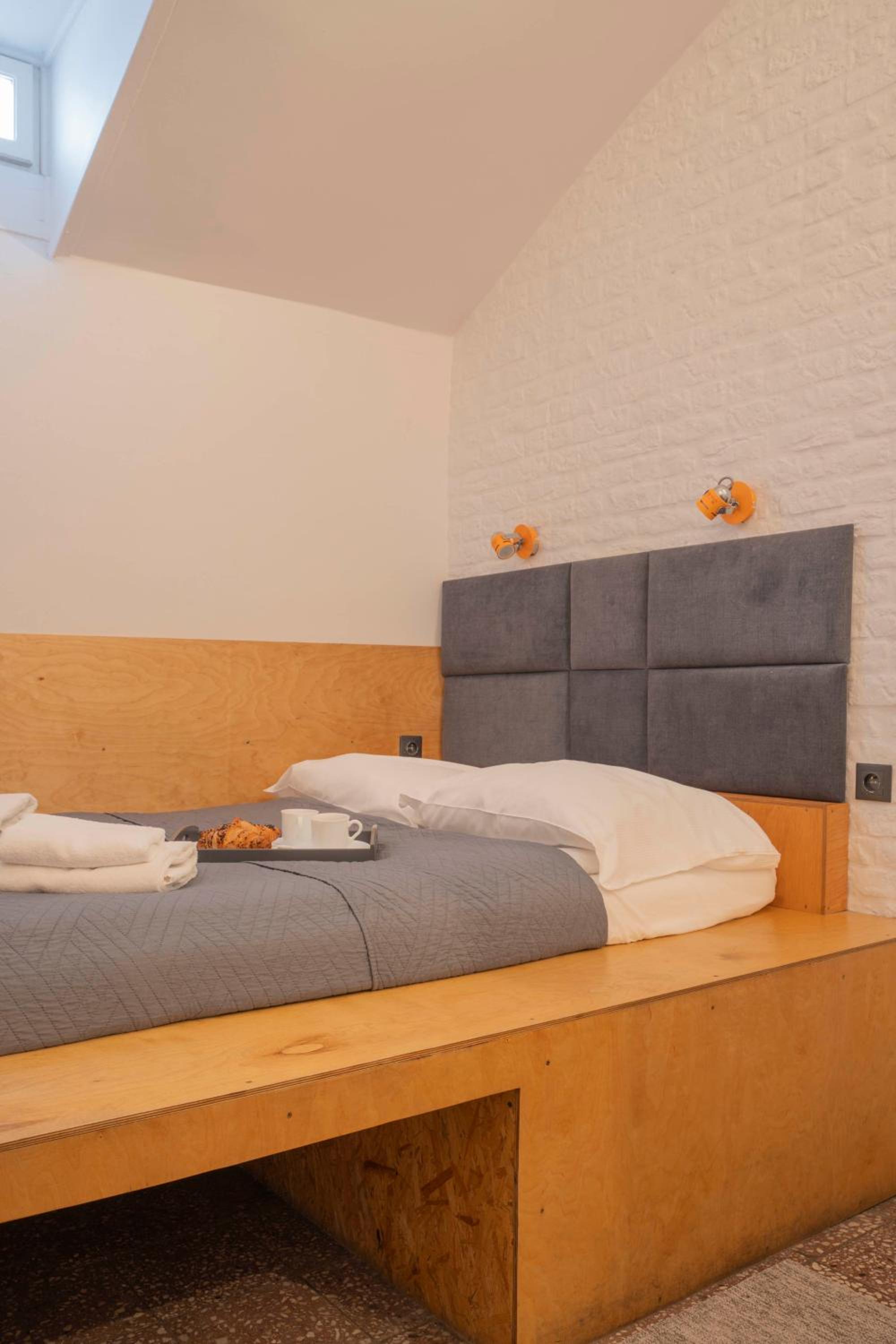 Budget Double Room - Photo 24