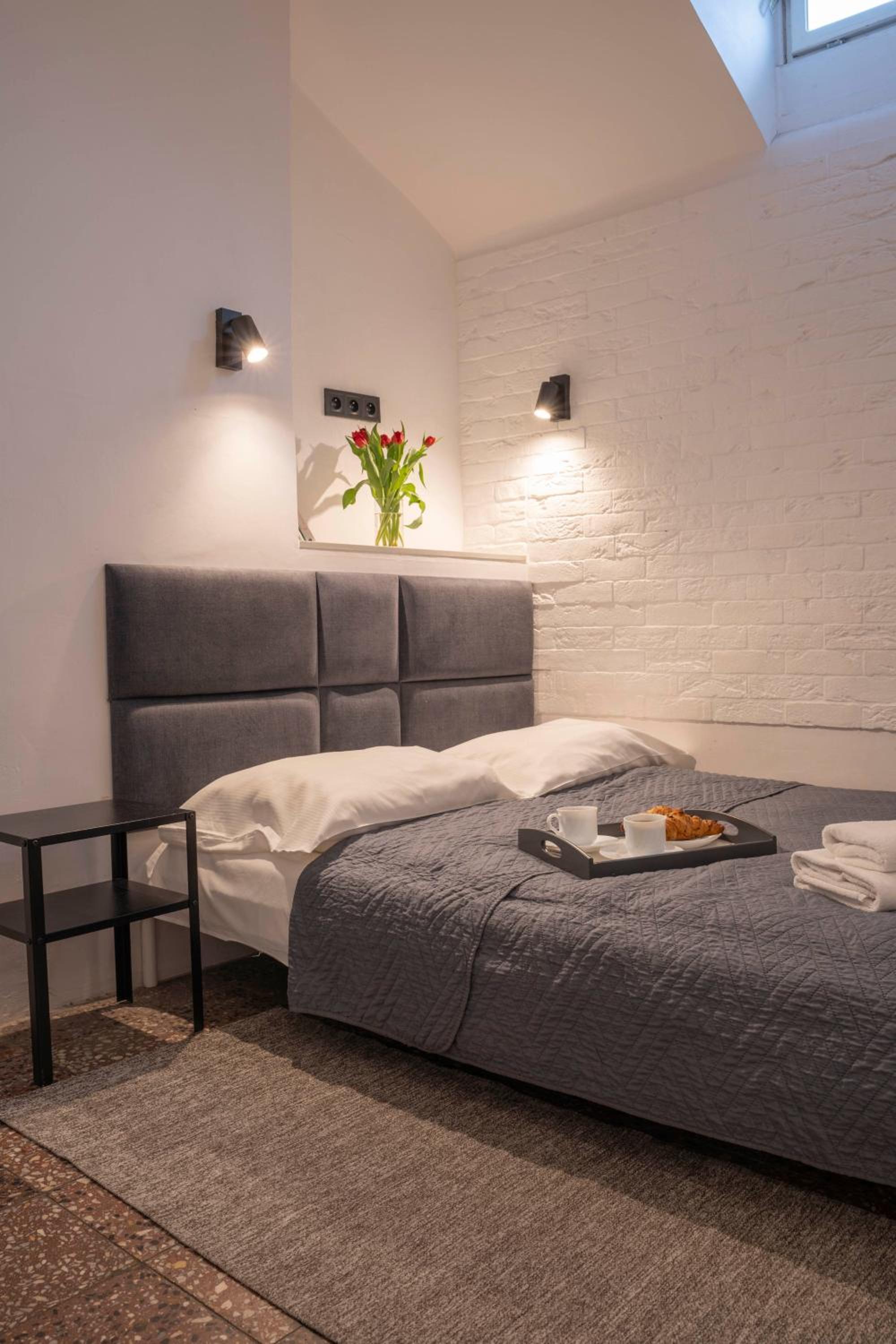 Budget Double Room - Photo 4