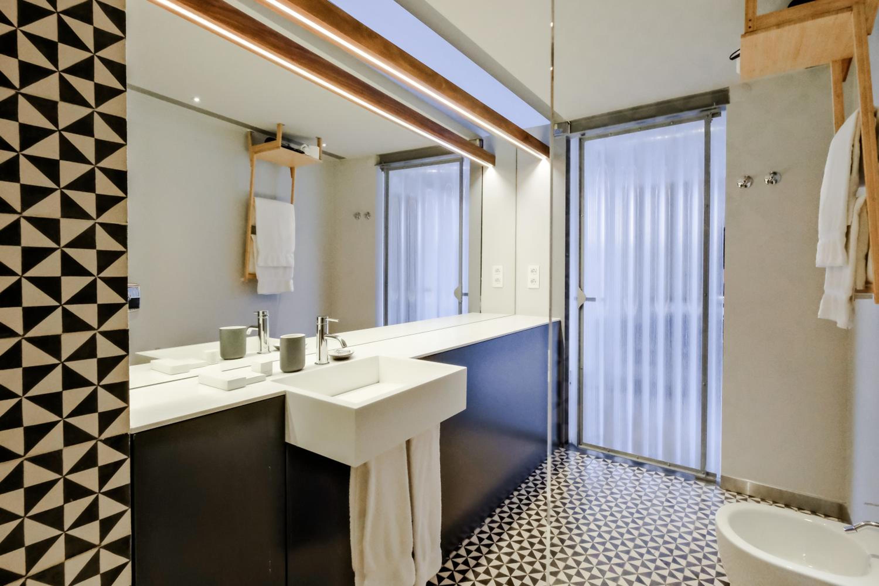 Superior Penthouse Apartment thumbnail 6