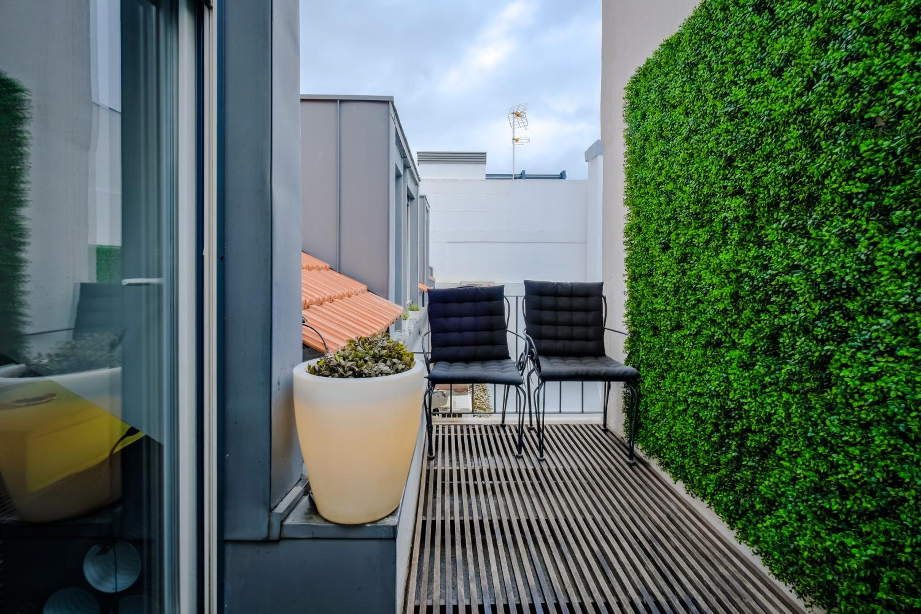 Superior Penthouse Apartment thumbnail 6