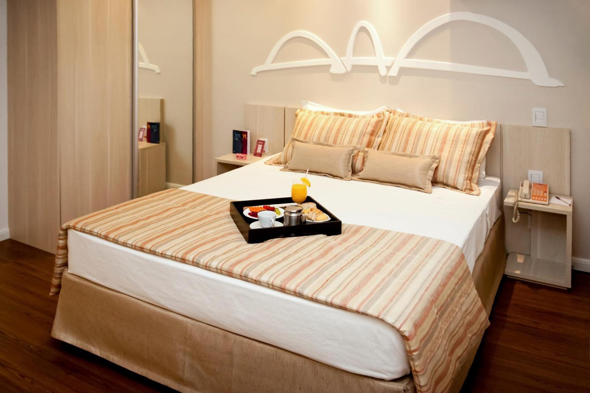 Junior Queen Suite