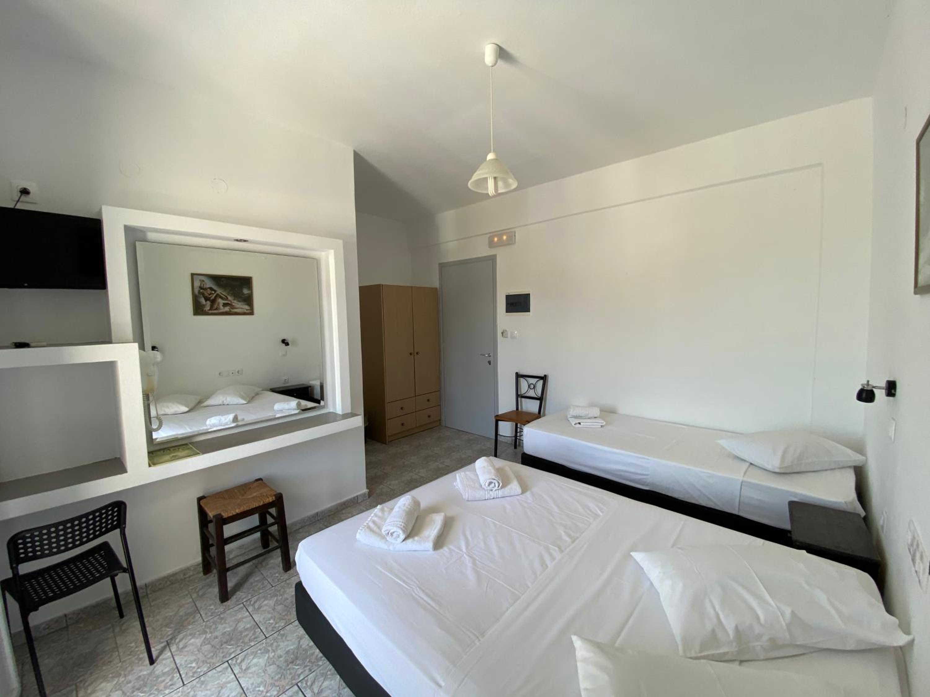 Triple Room with Sea View - Photo 3