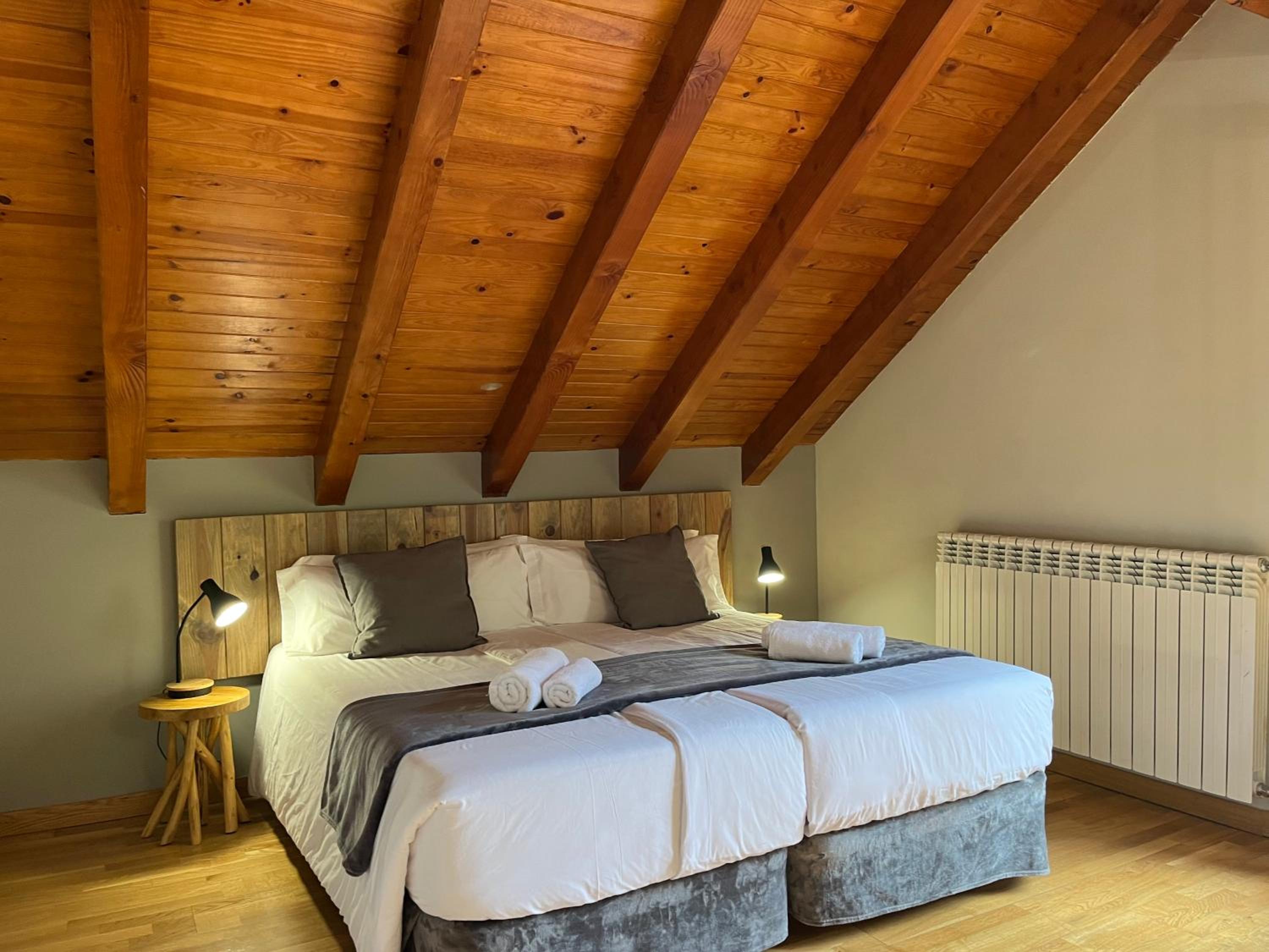 Deluxe Double Room with Bath - Photo 1