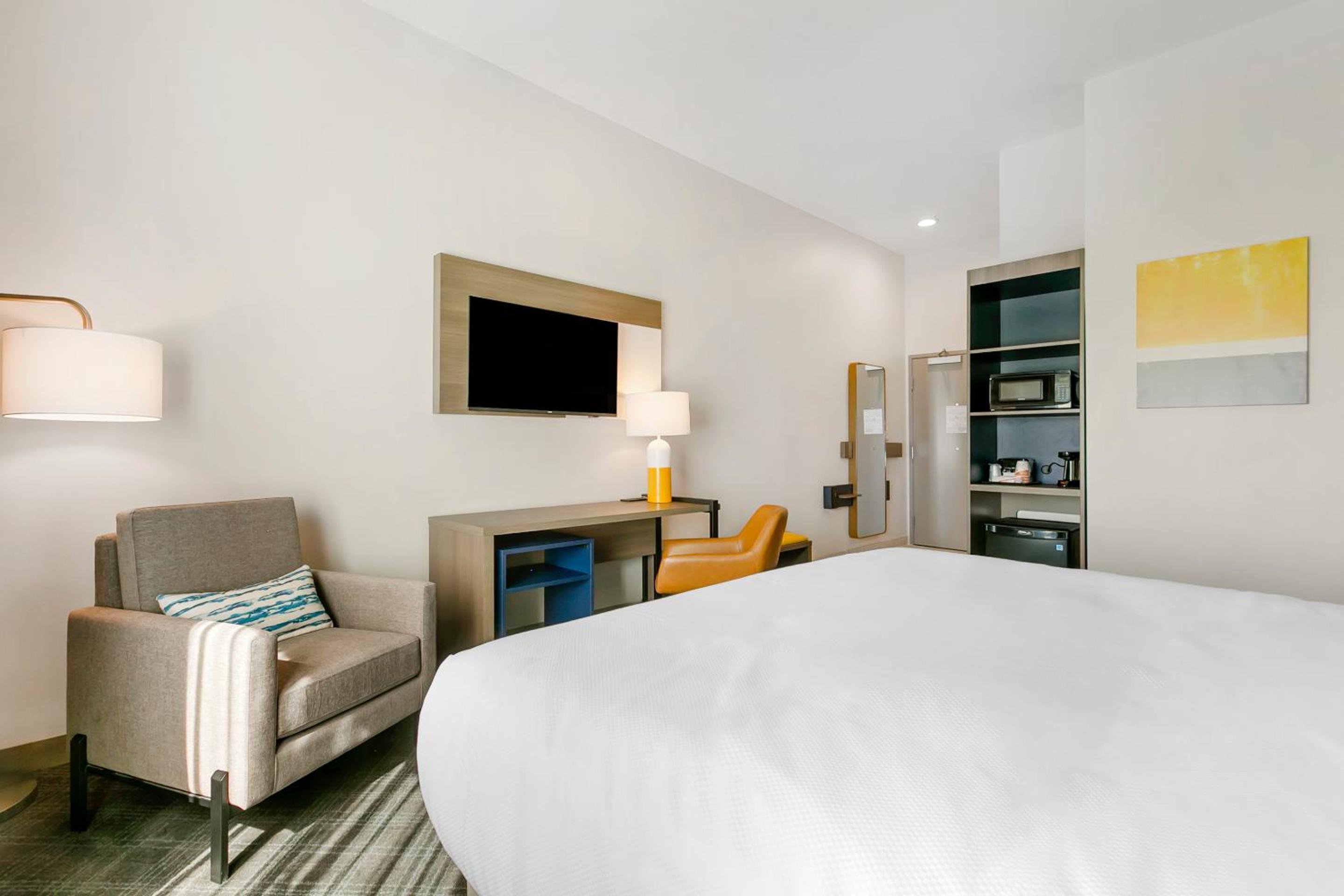 King Room - Non Smoking - Photo 2