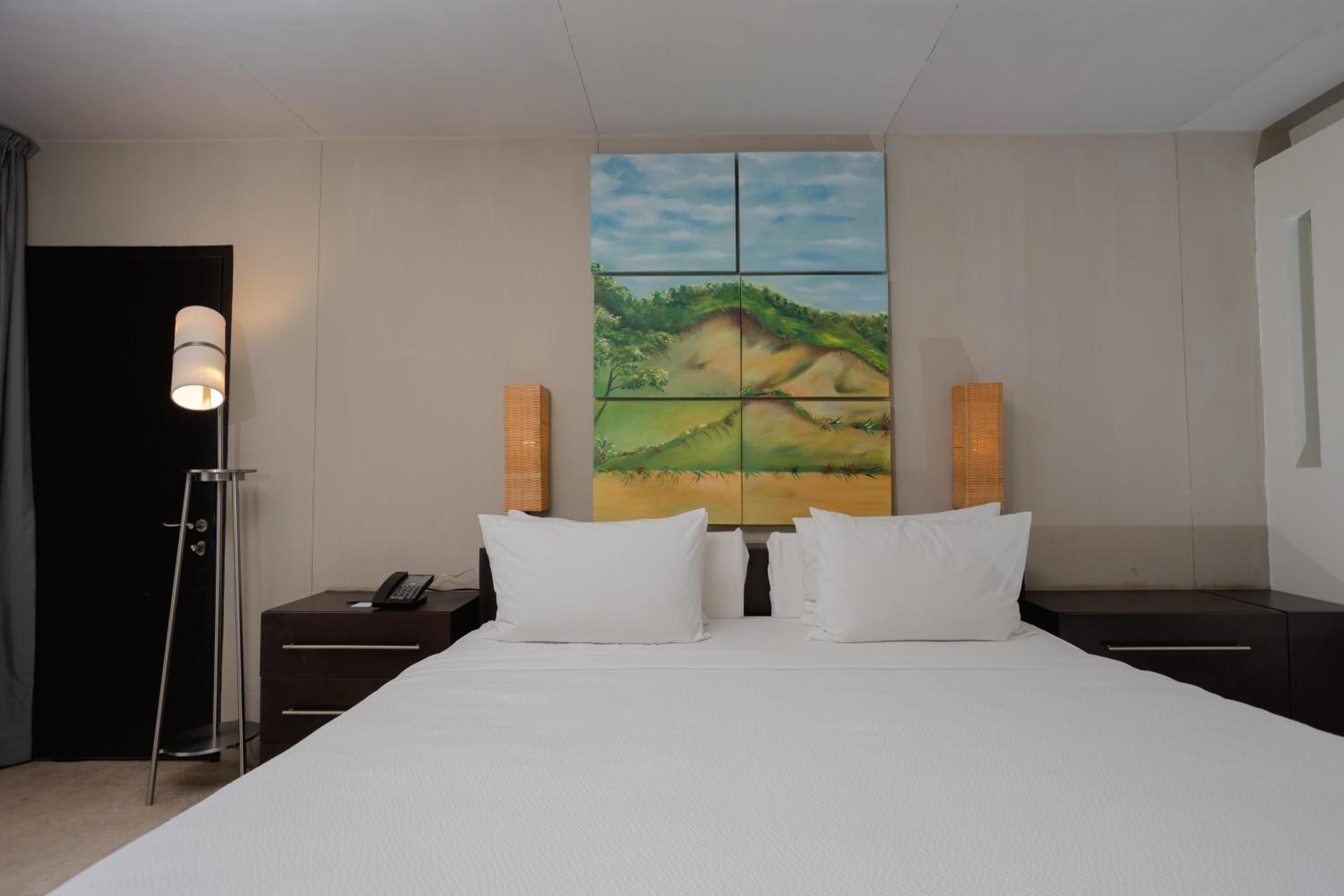 King Room with Pool View - Photo 2