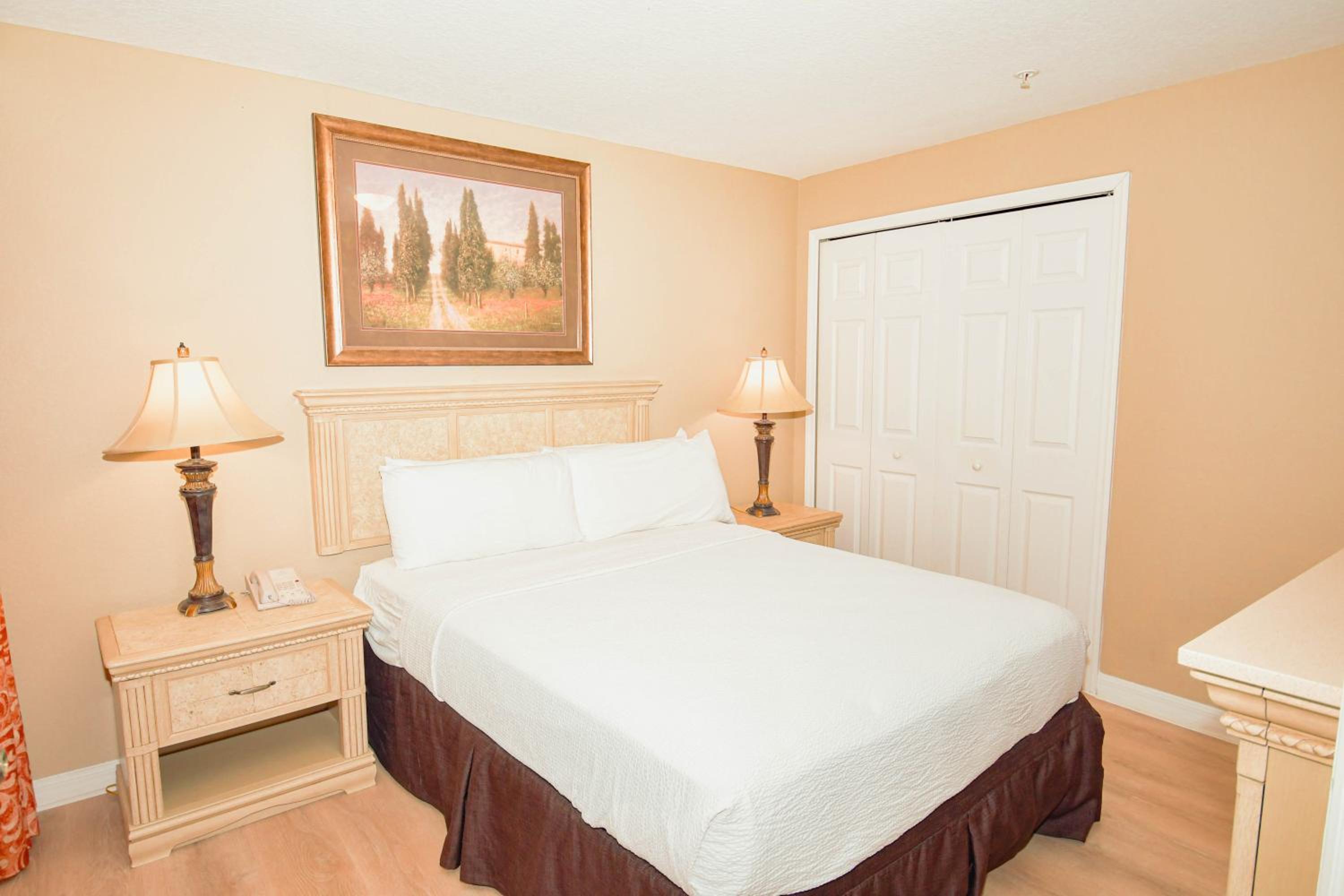 Three-Bedroom Suite with Two Bathrooms thumbnail 5