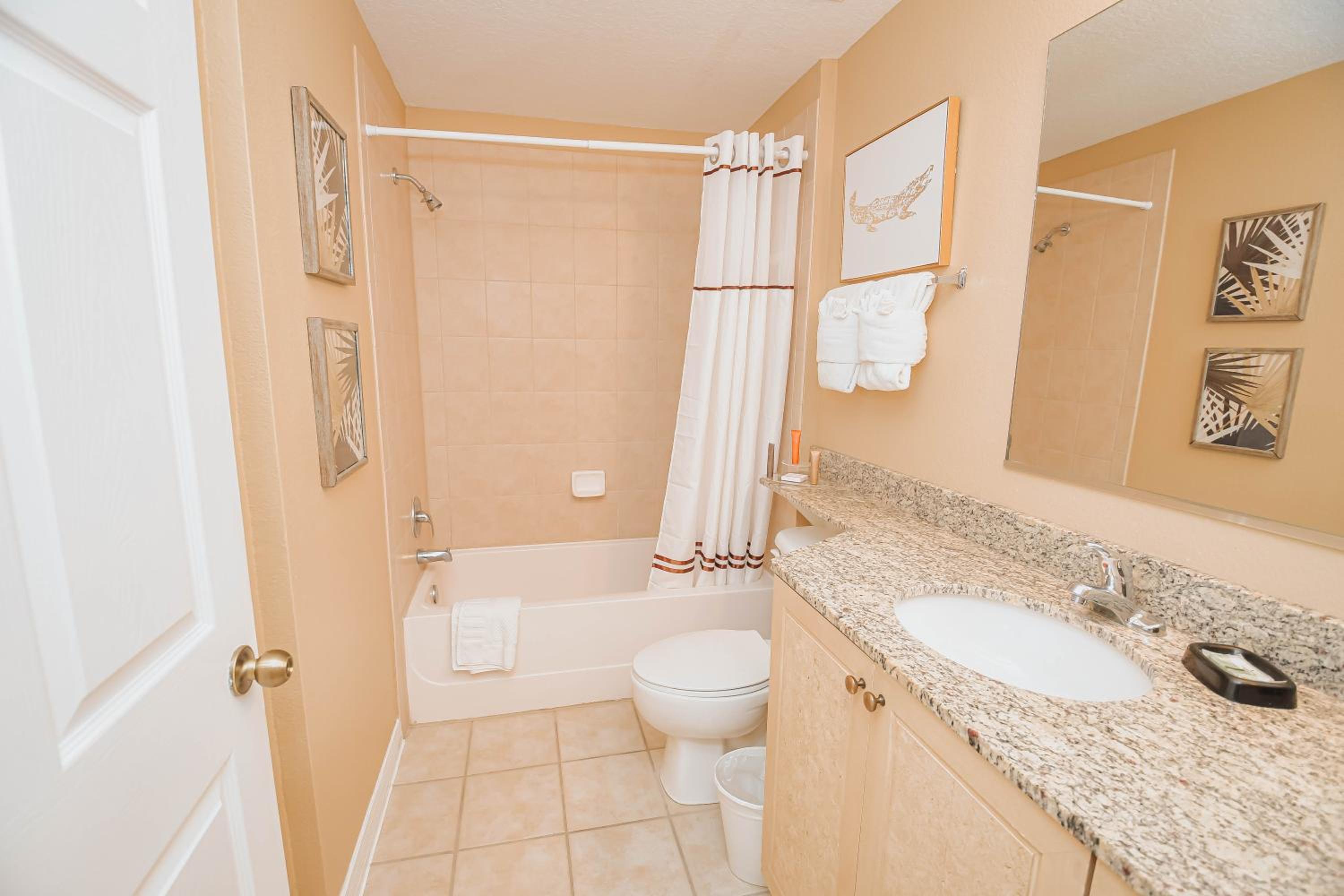 Three-Bedroom Suite with Three bathrooms thumbnail 6