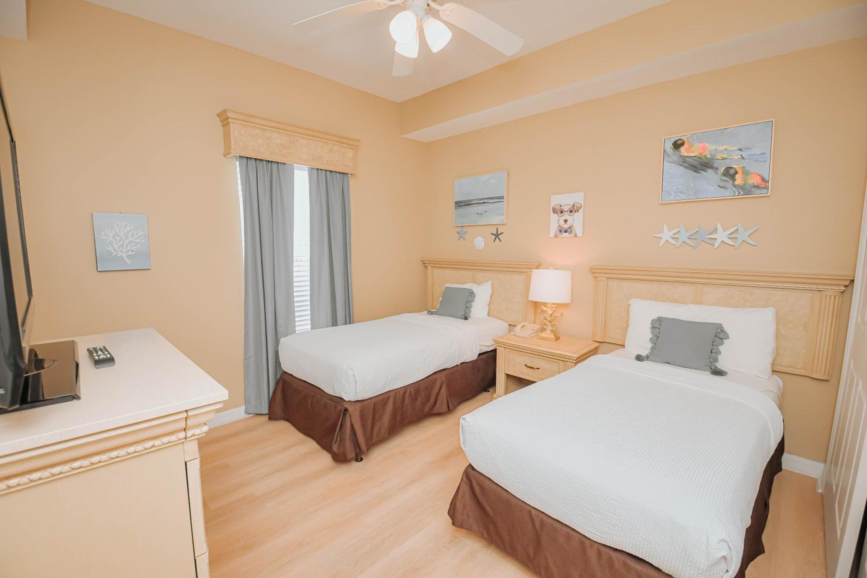 Three-Bedroom Suite with Two Bathrooms thumbnail 6