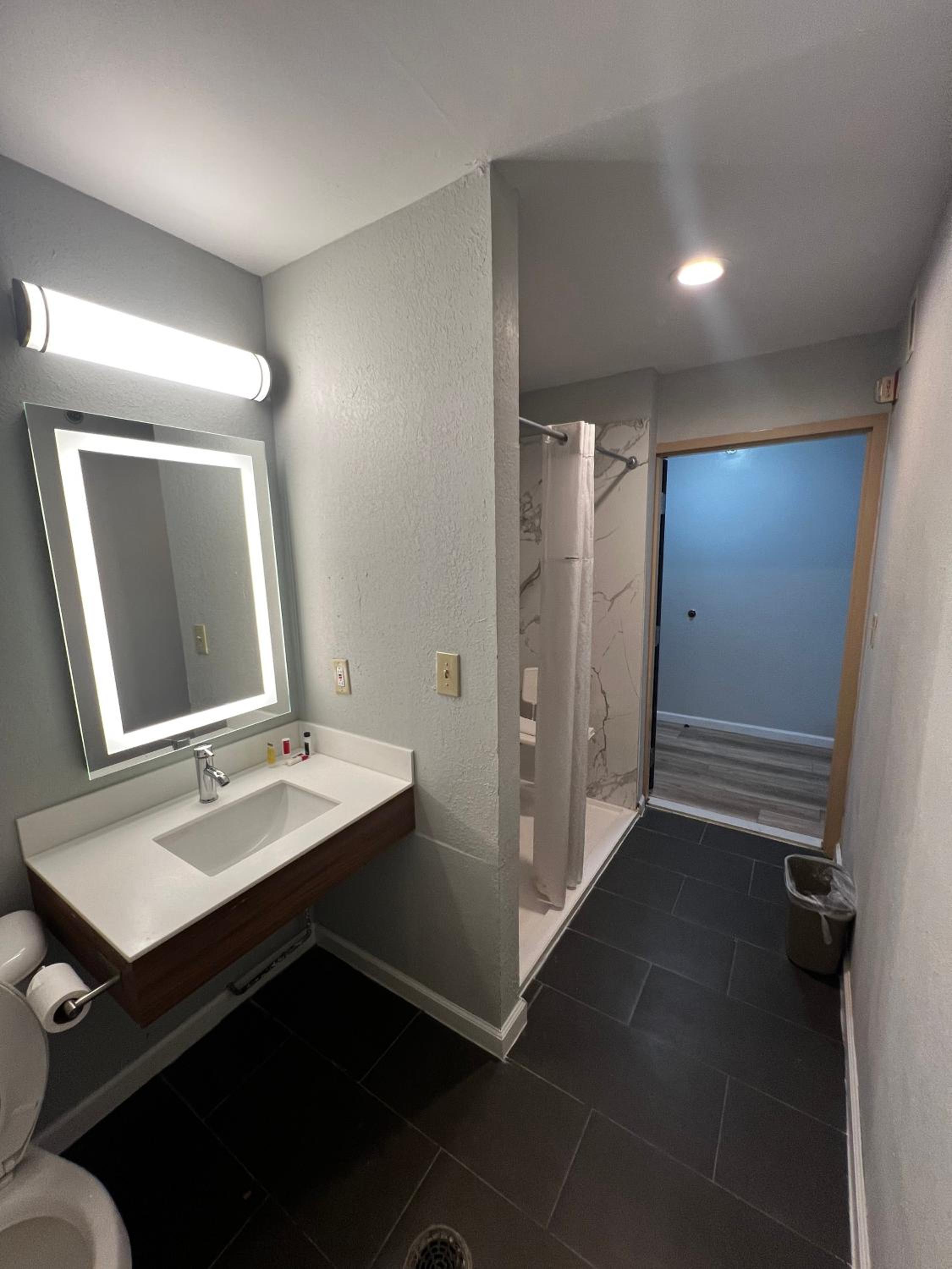Queen Room with Two Queen Beds - Mobility Access/Non-Smoking - Photo 6