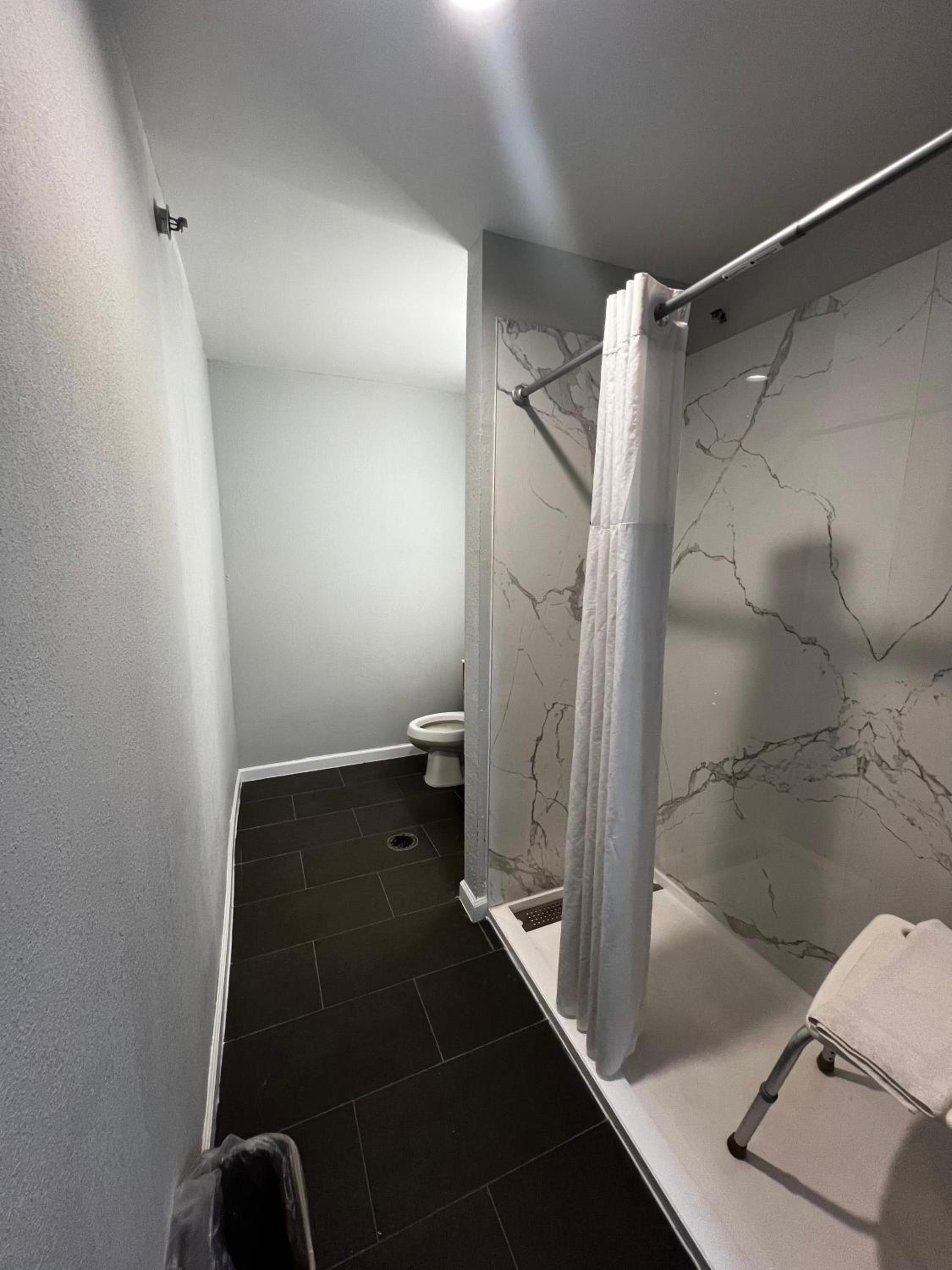 Queen Room with Two Queen Beds - Mobility Access/Non-Smoking - Photo 8