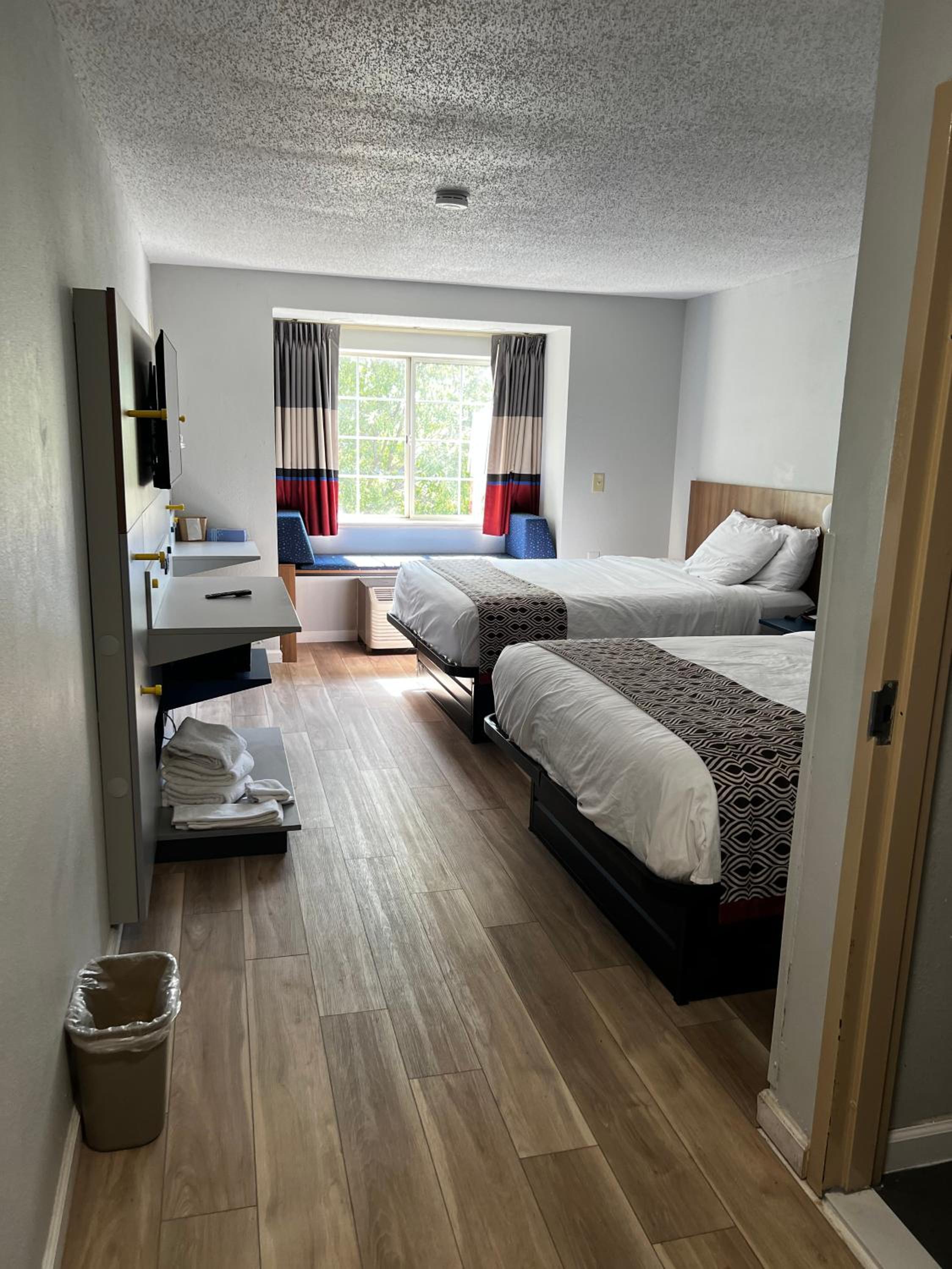 Queen Room with Two Queen Beds - Mobility Access/Non-Smoking - Photo 7