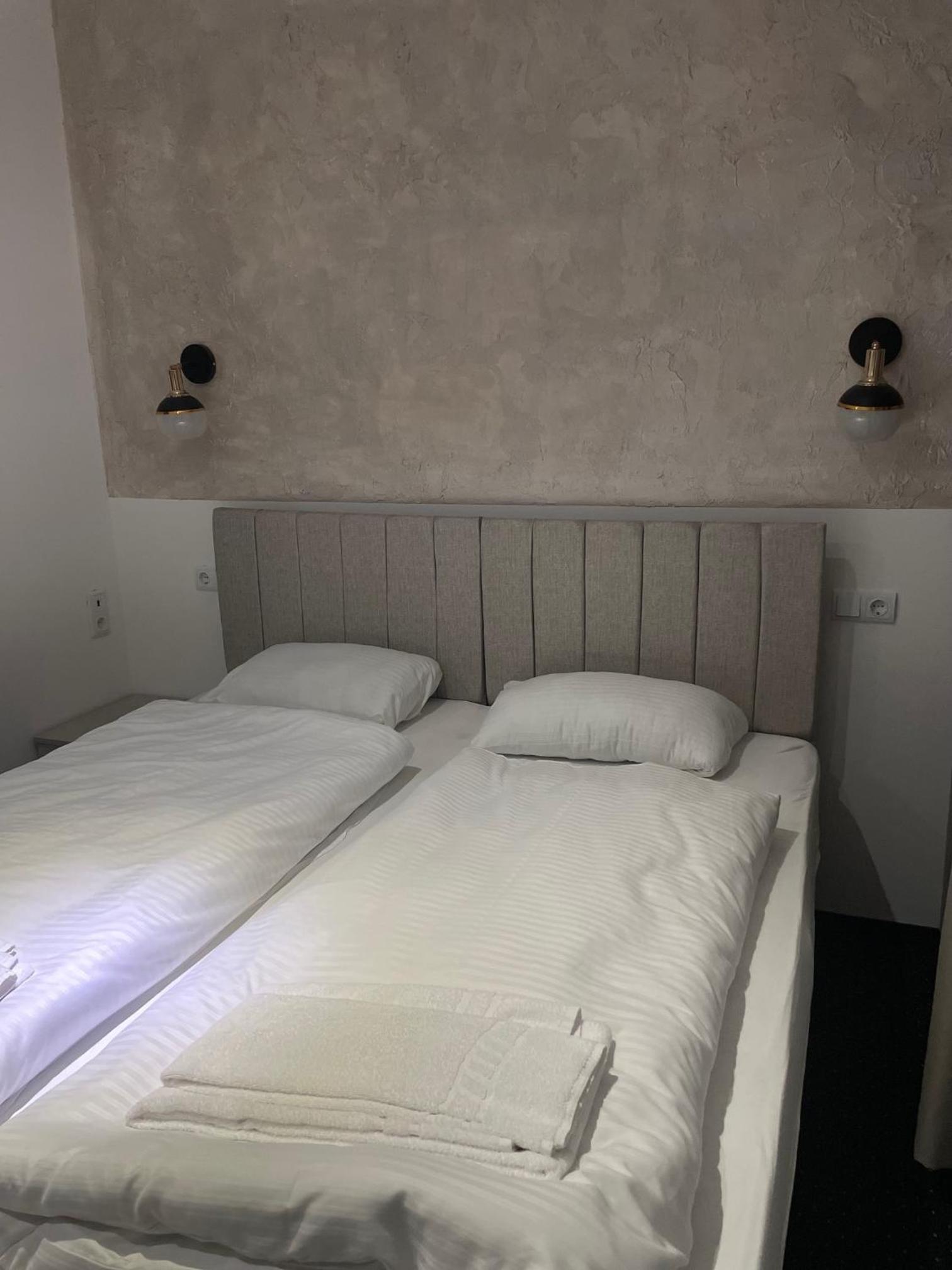 Double Room with Private Bathroom photo 3