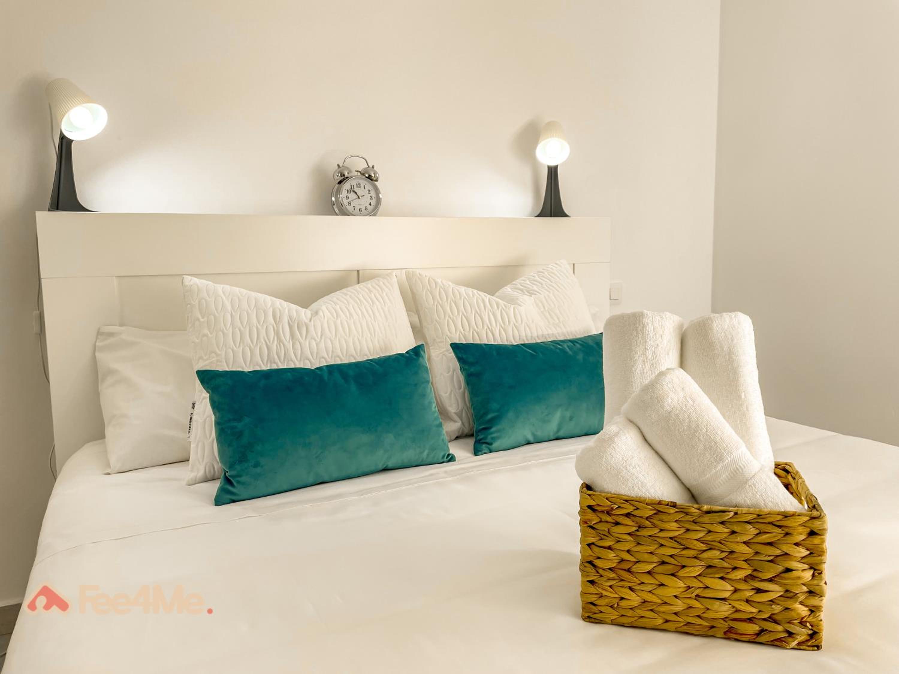 Apartamento de tres habitaciones con balcón