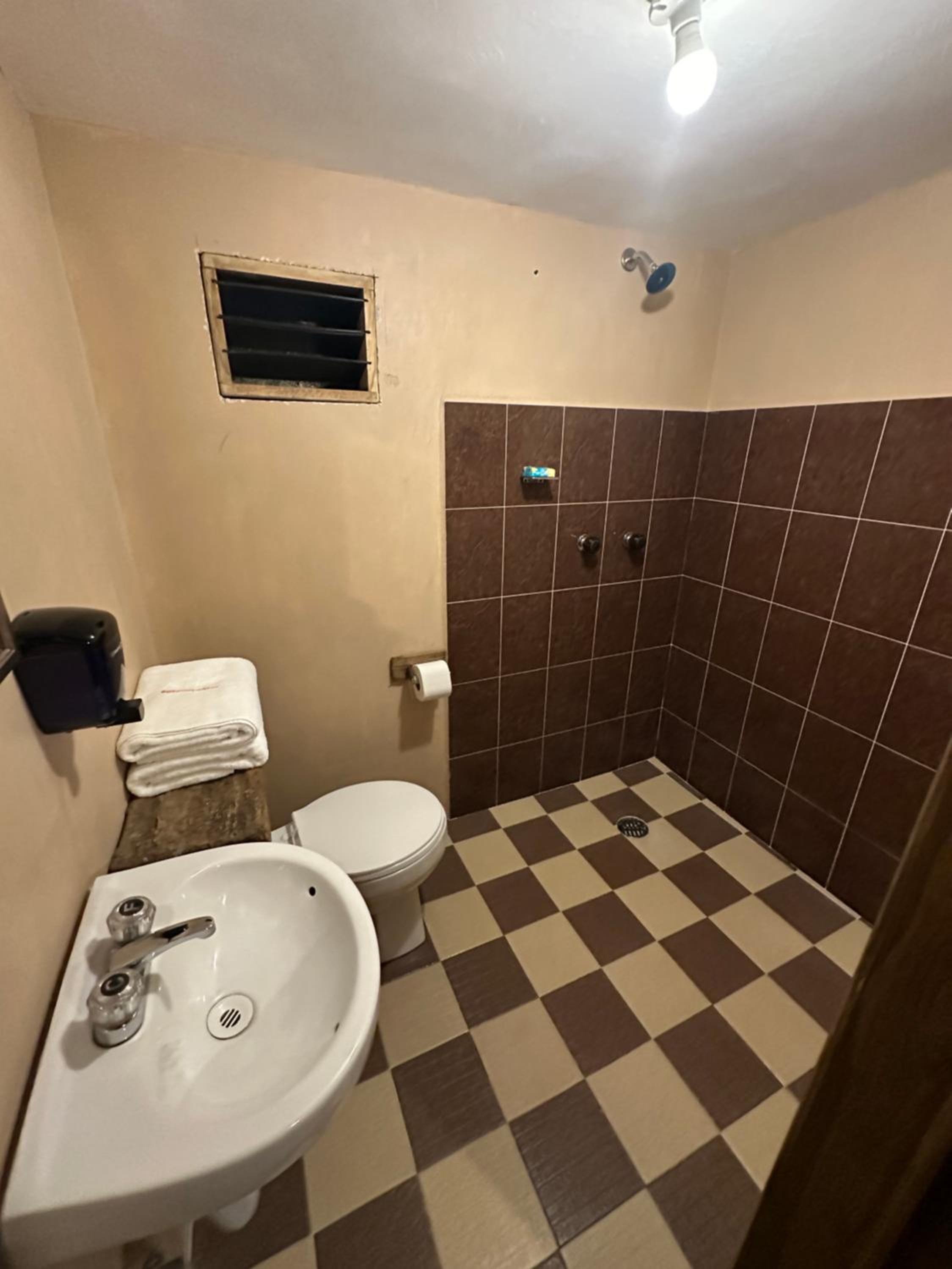 Standard Twin Room - Photo 3