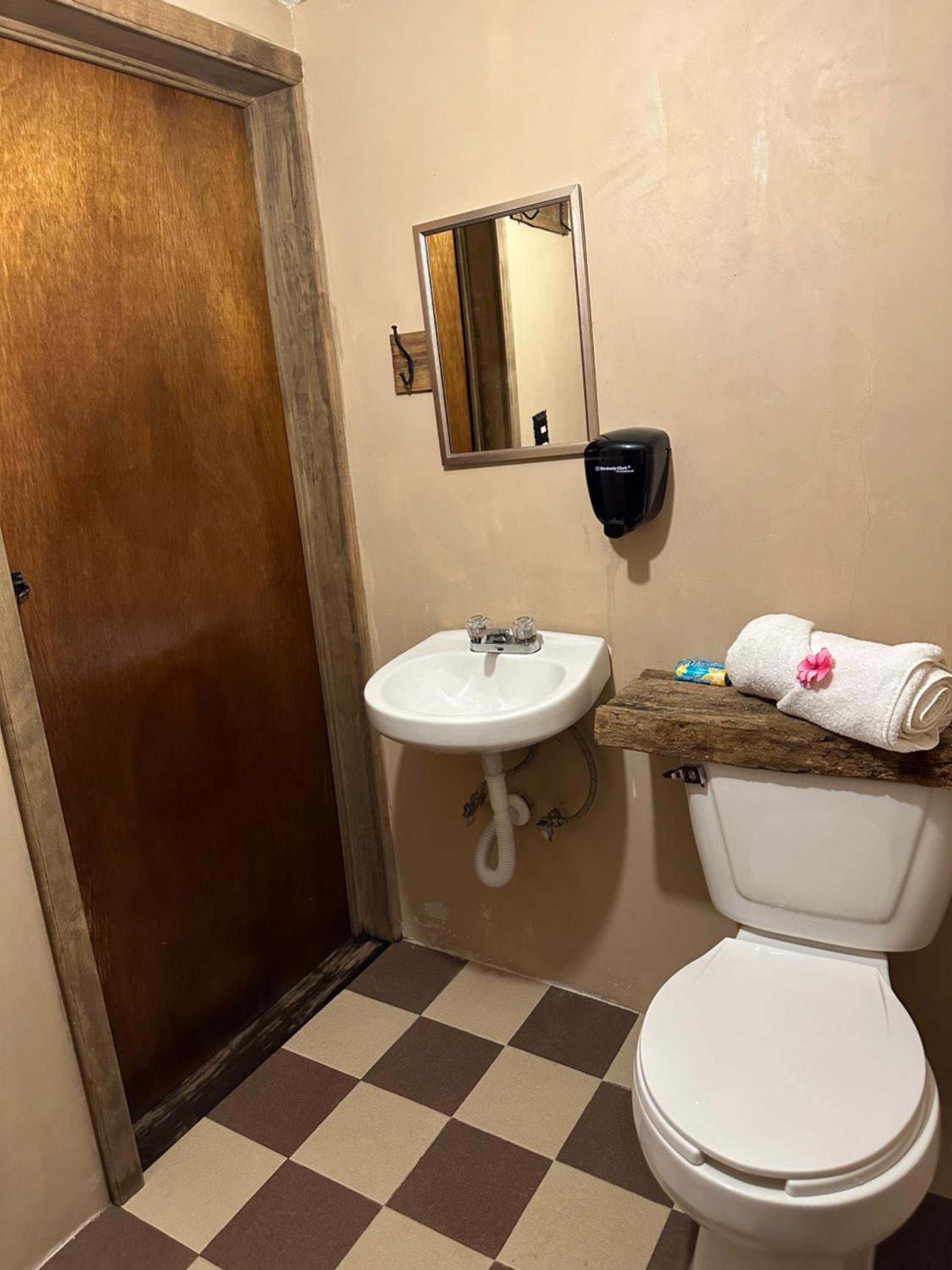 Standard Twin Room - Photo 7