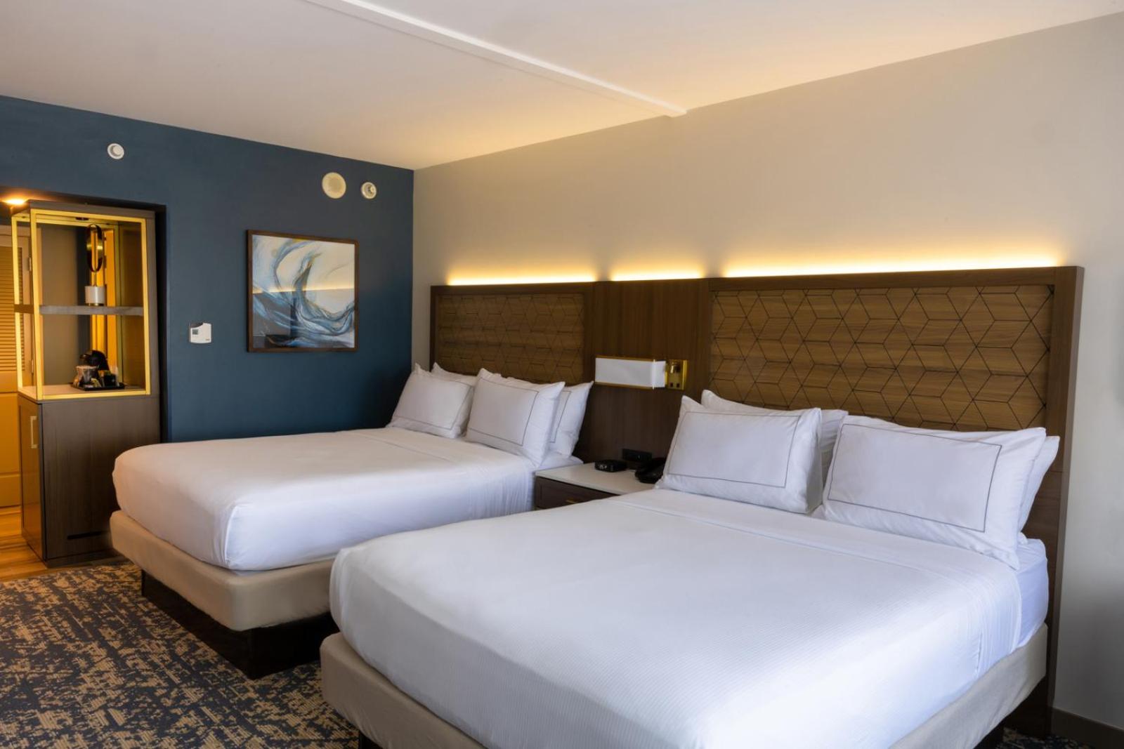 Queen Room with Two Queen Beds - Photo 13