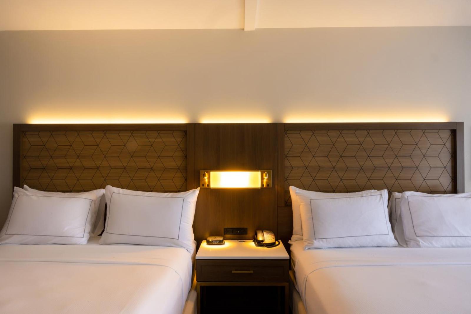 Queen Room with Two Queen Beds - Photo 11
