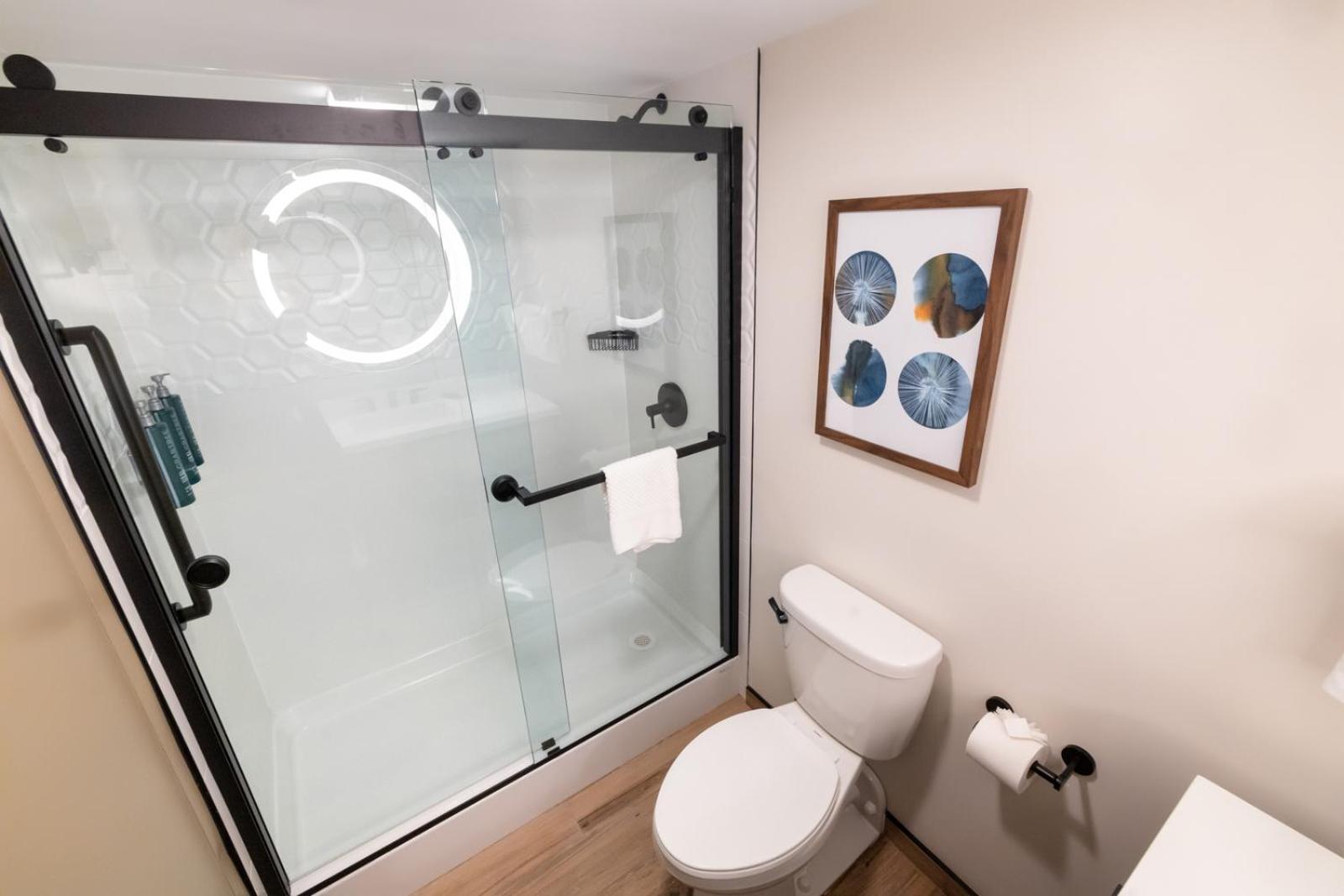 Junior King Suite with Seating Area - Photo 2