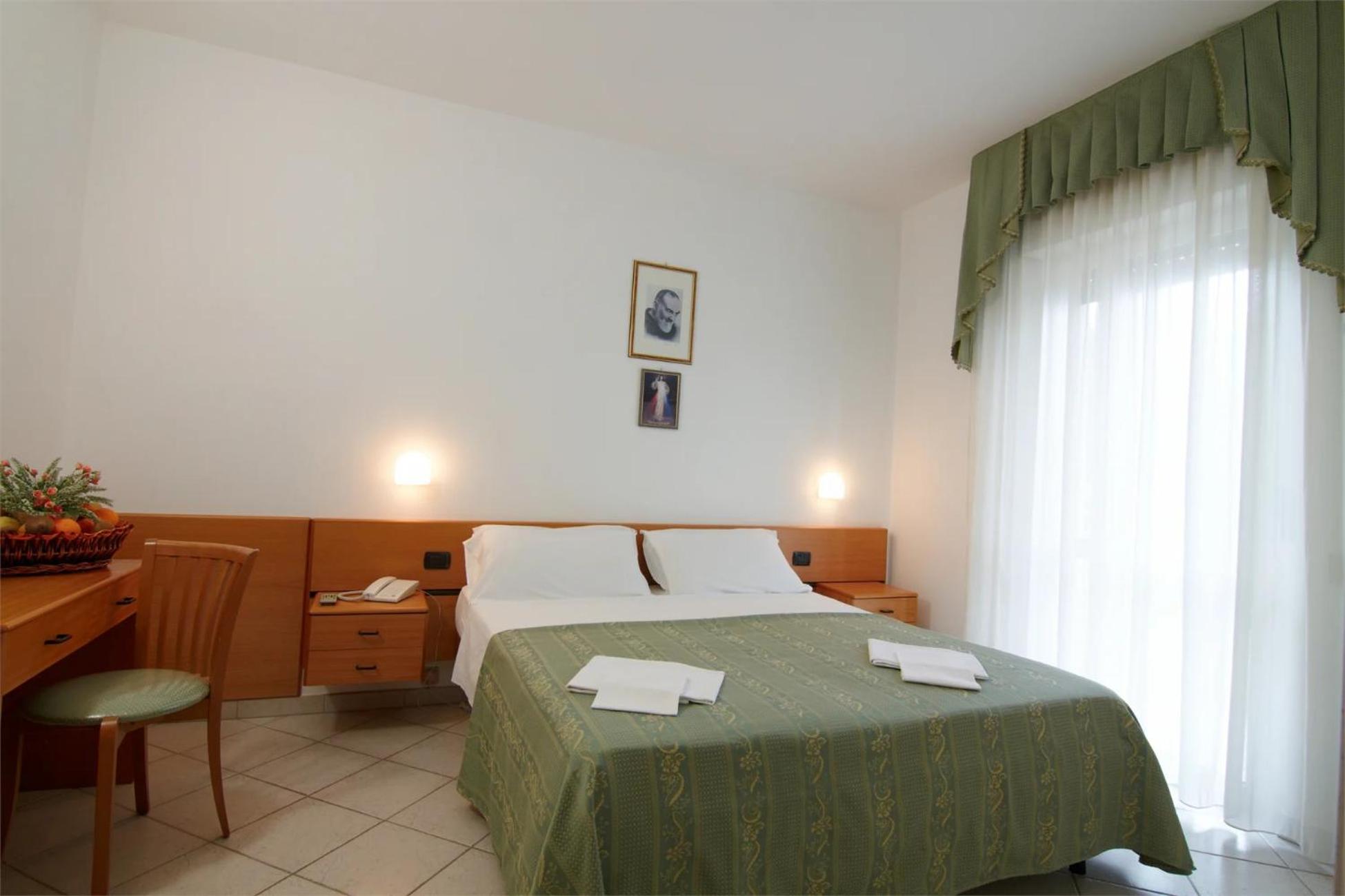 Double Room with Private Bathroom - Photo 5