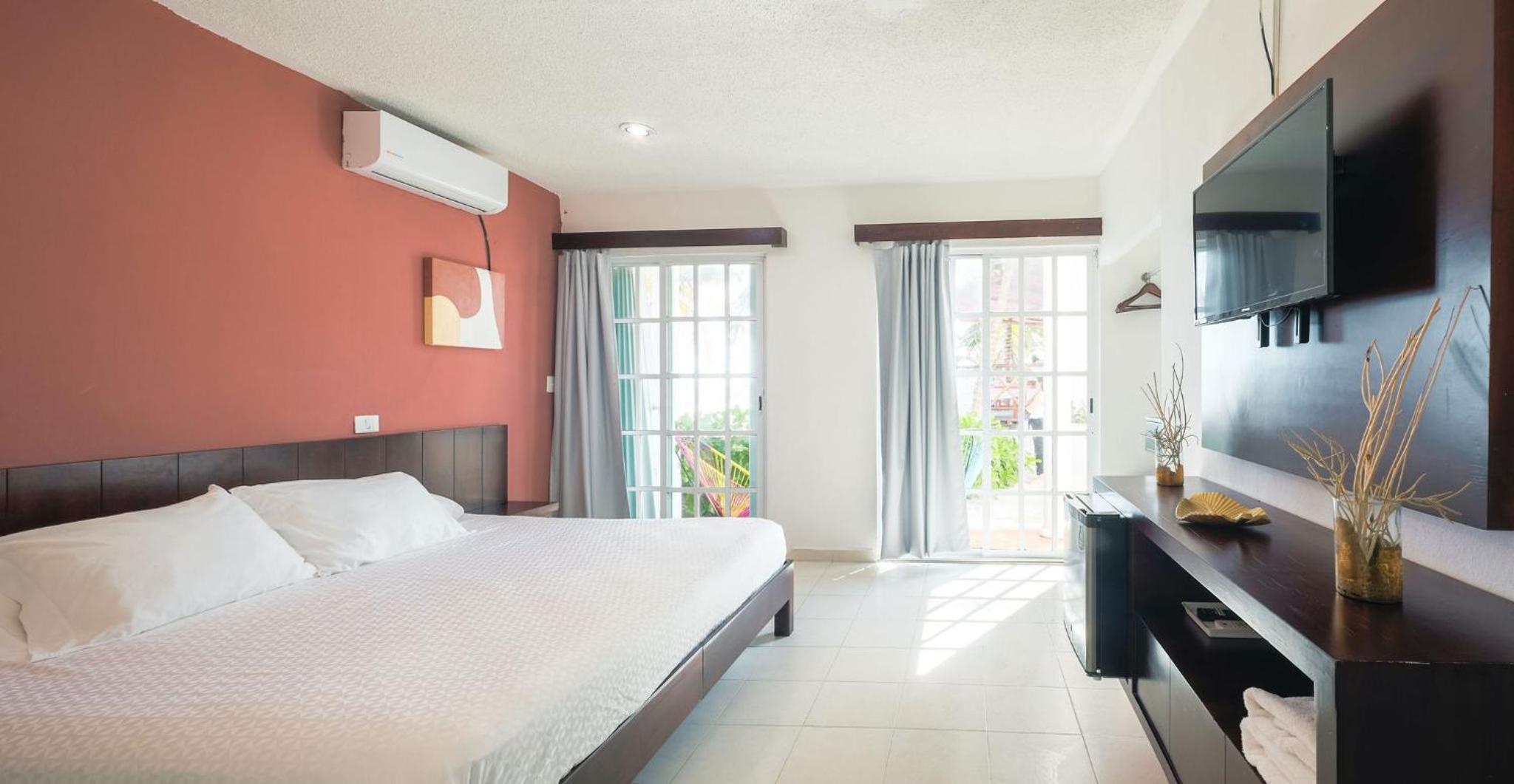 King Room with Sea View - Photo 2