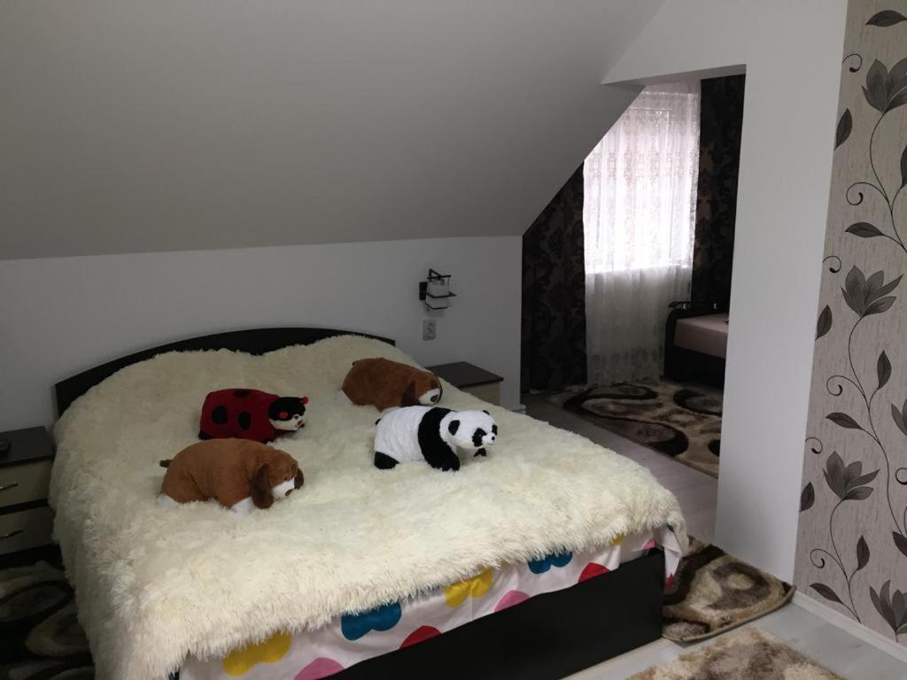 Five-Bedroom House photo 1