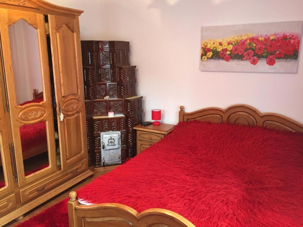 Five-Bedroom House photo 3