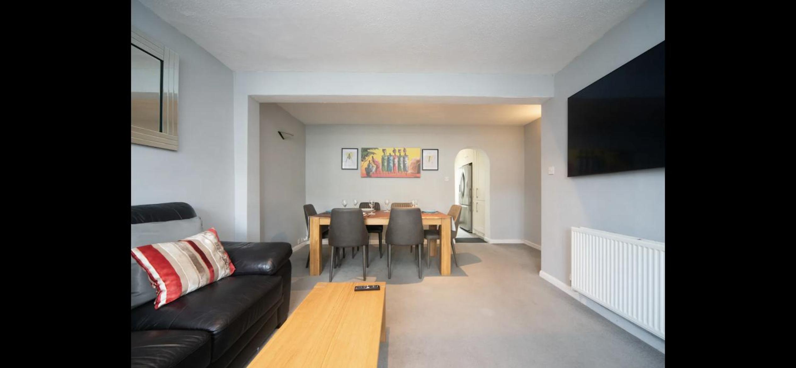Three-Bedroom House photo 3