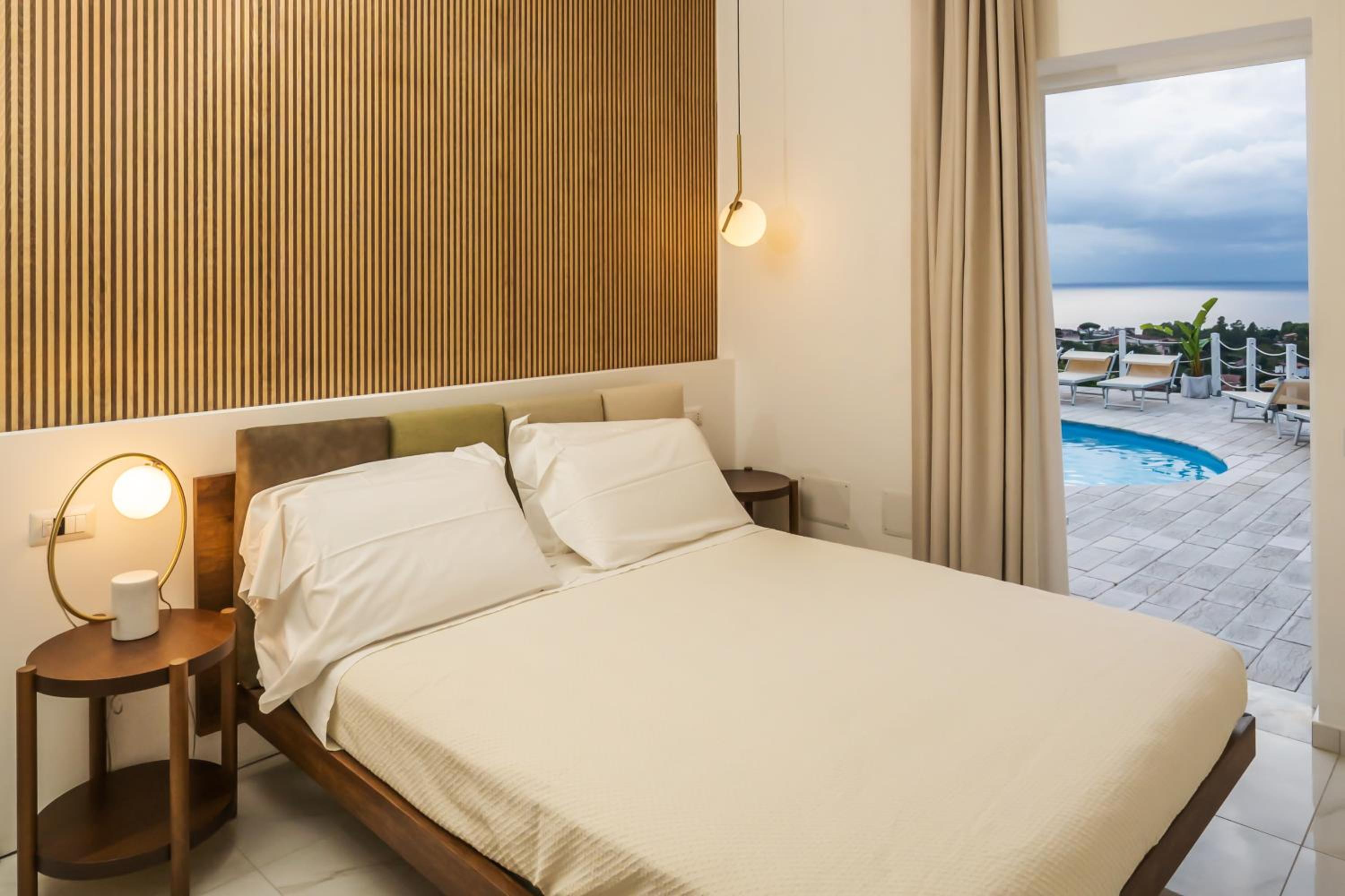 Junior Suite with Sea View - Photo 23