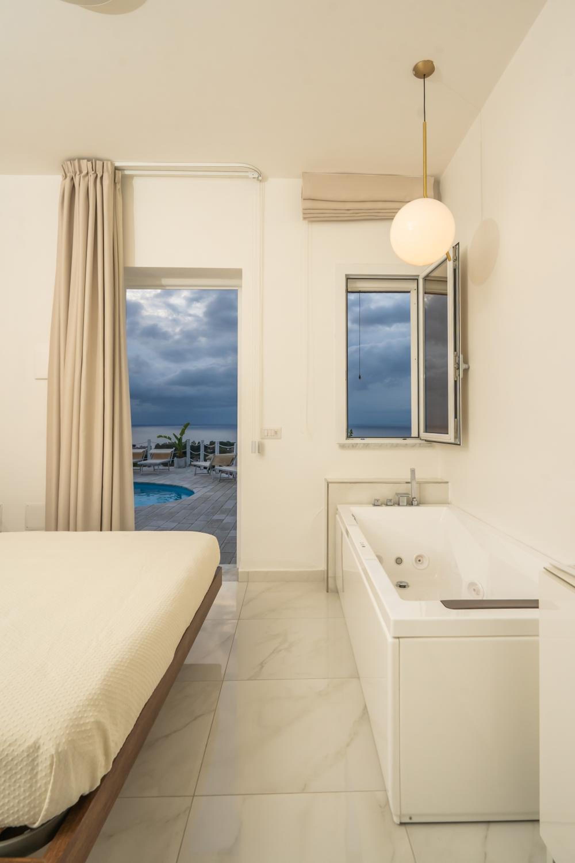 Junior Suite with Sea View - Photo 25