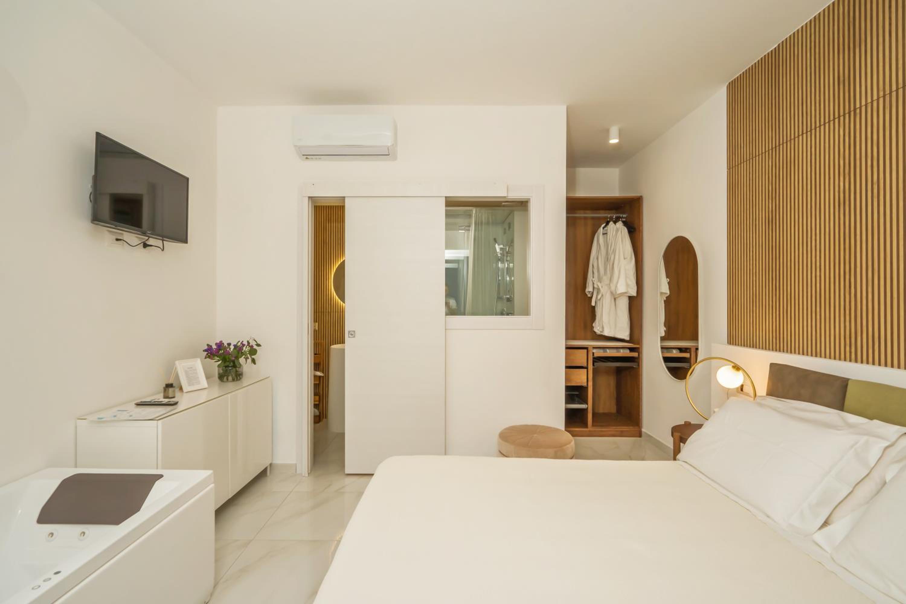 Junior Suite with Sea View - Photo 26