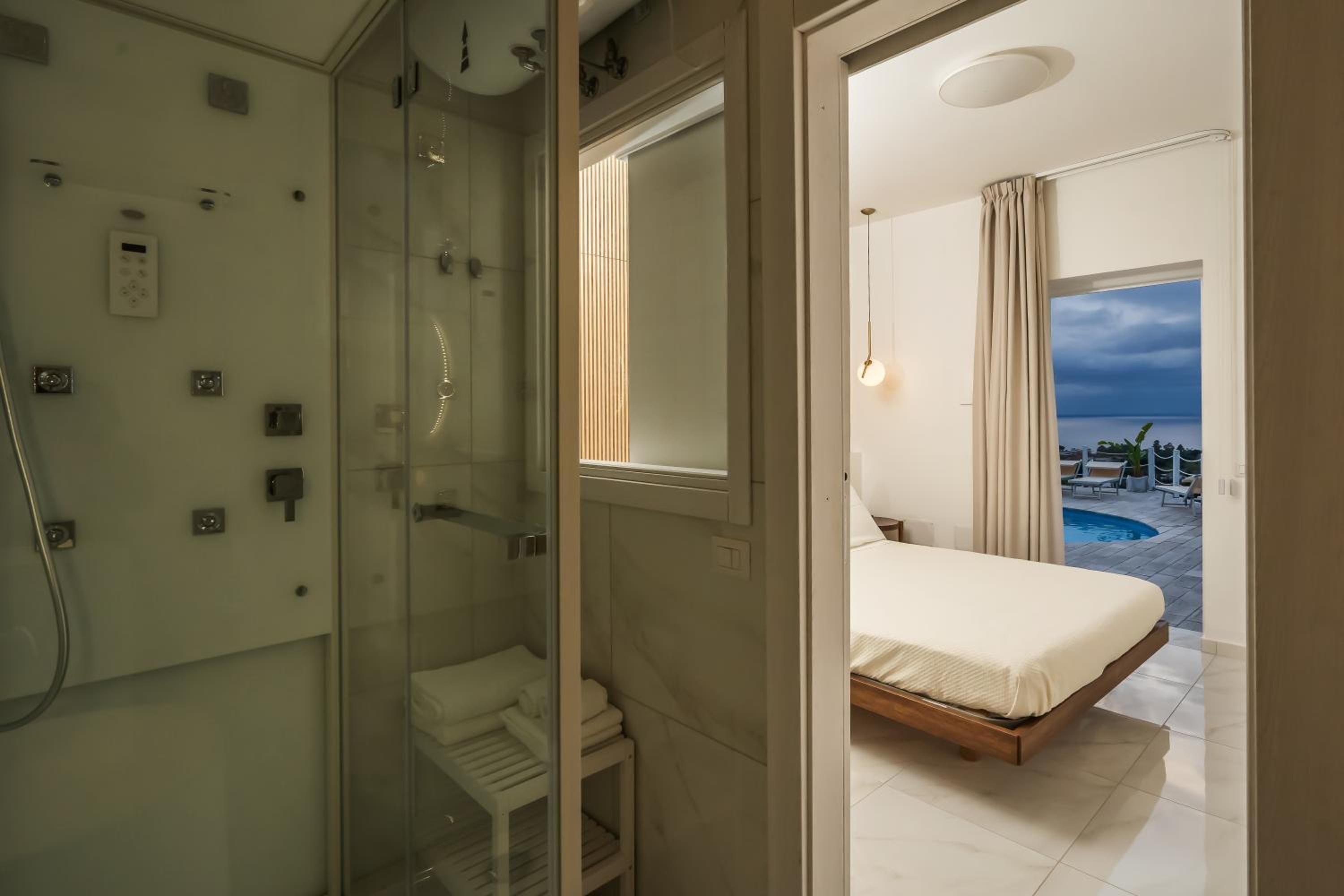 Junior Suite with Sea View - Photo 13