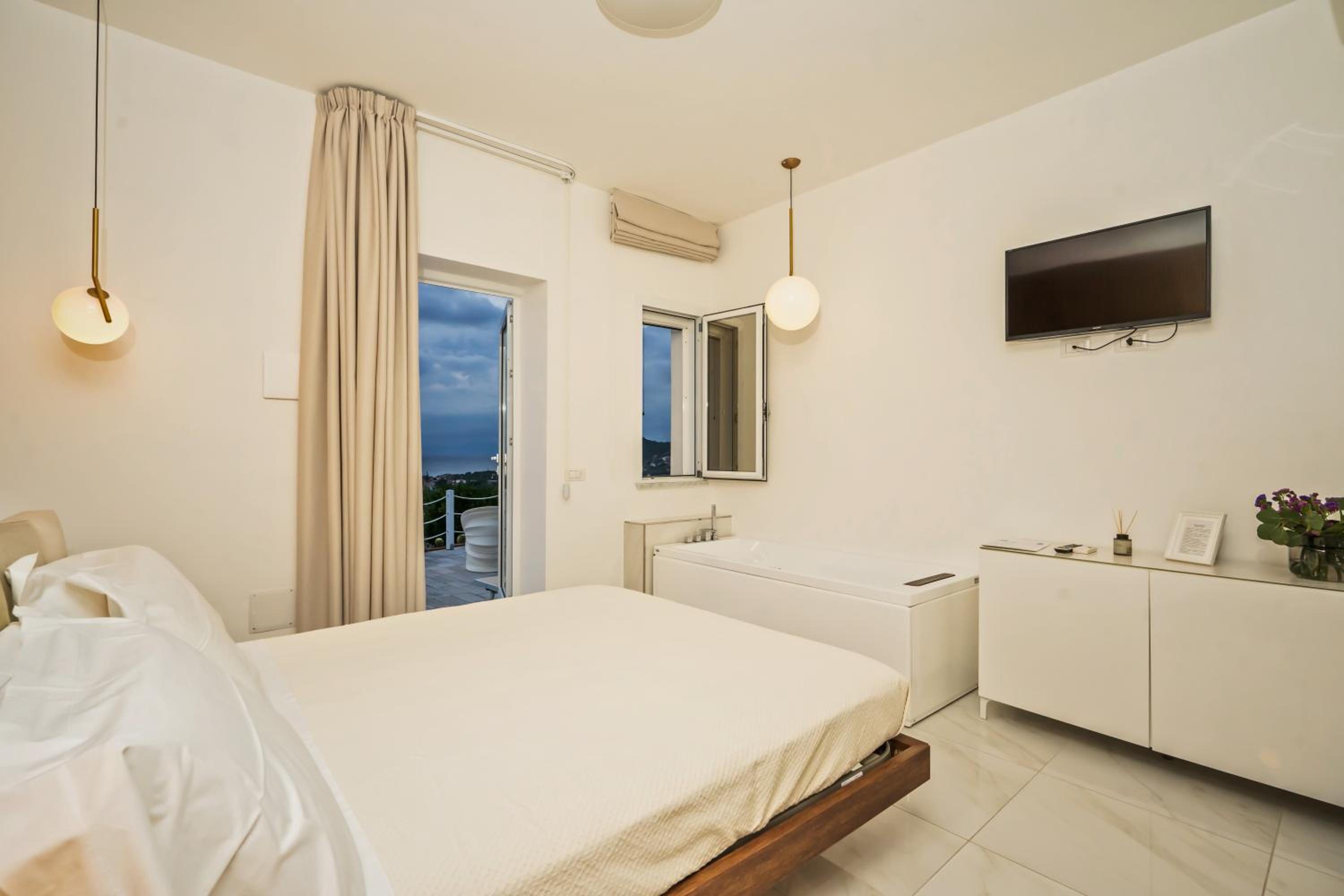 Junior Suite with Sea View - Photo 29