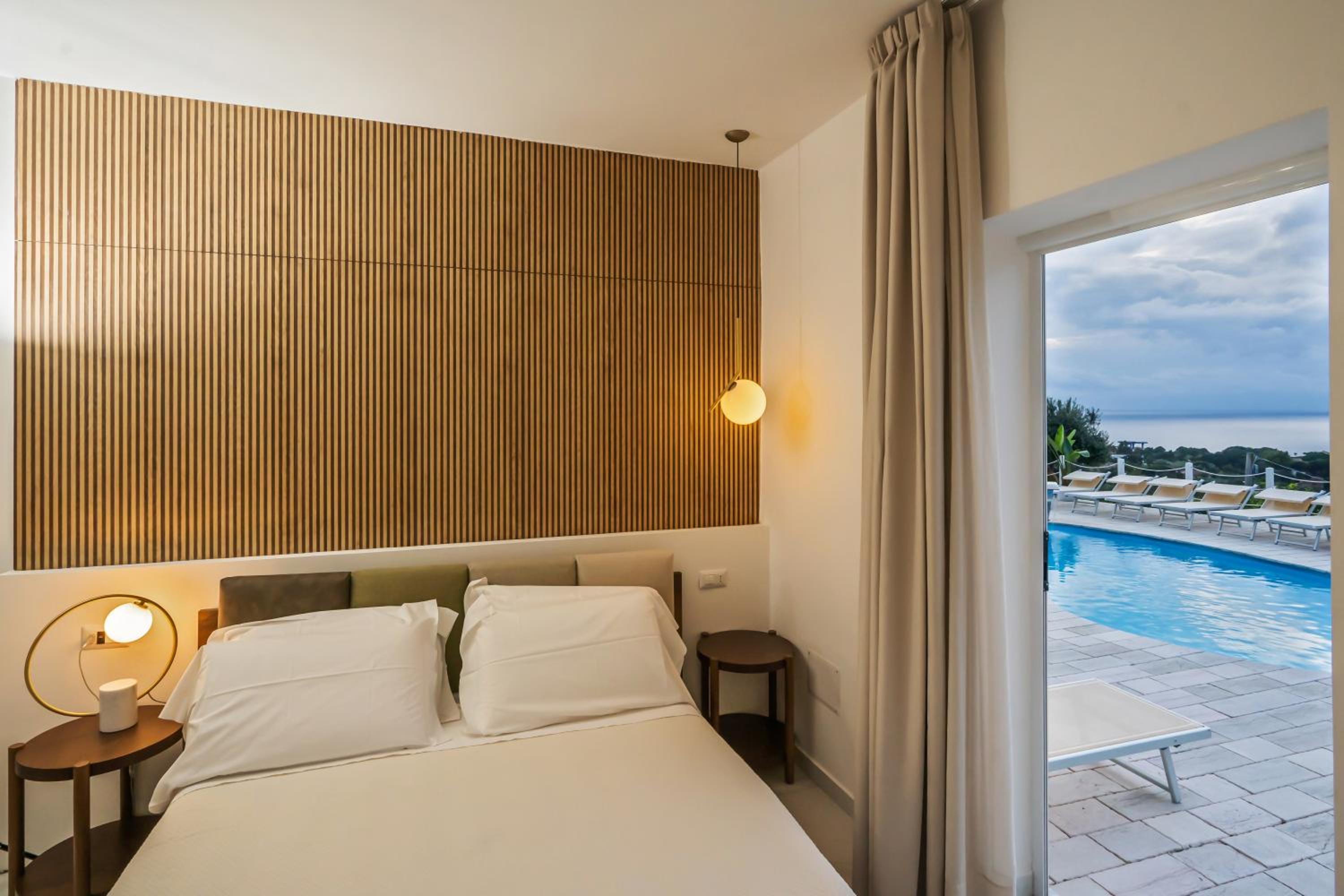 Junior Suite with Sea View - Photo 32