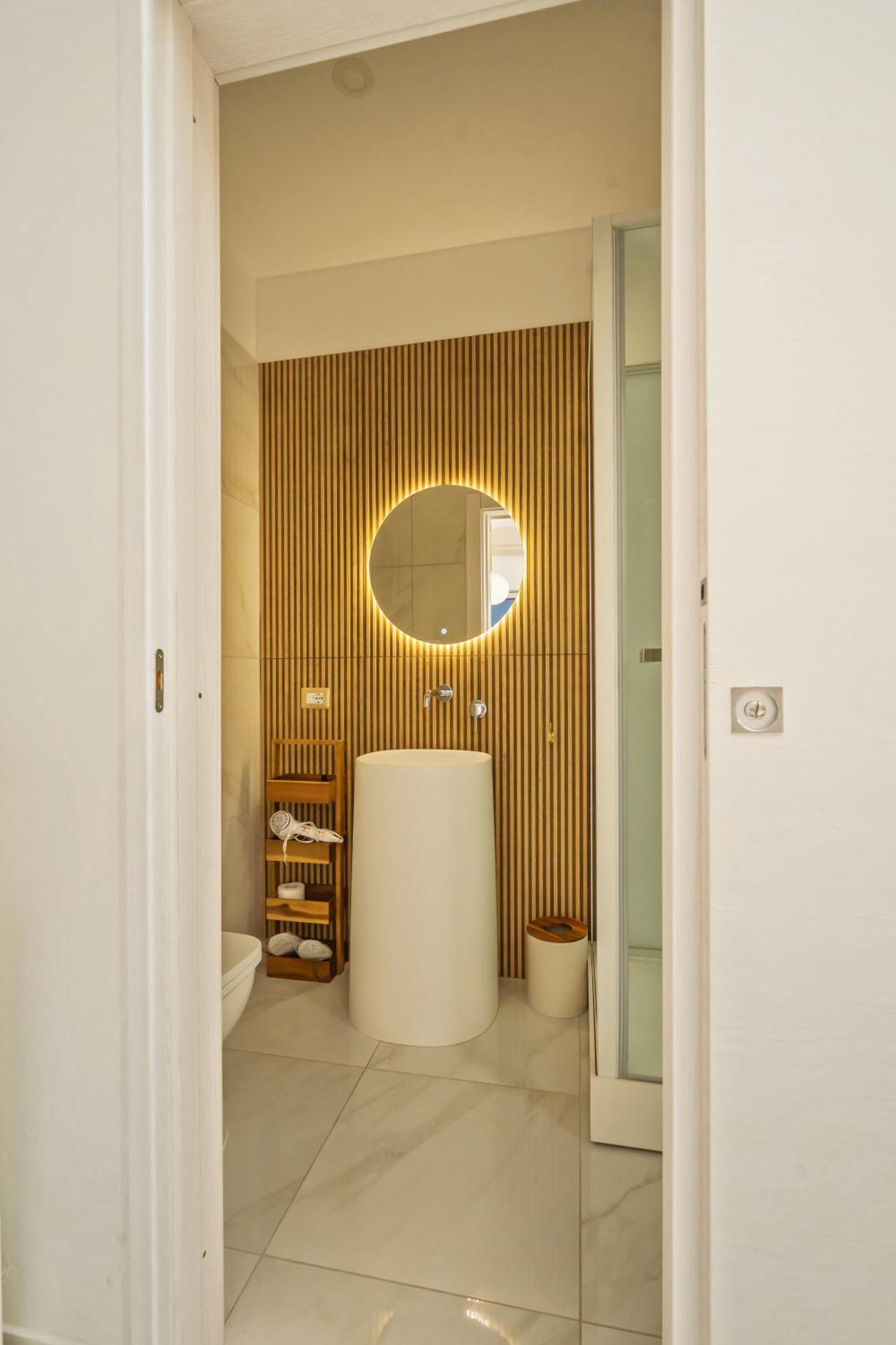 Junior Suite with Sea View - Photo 21