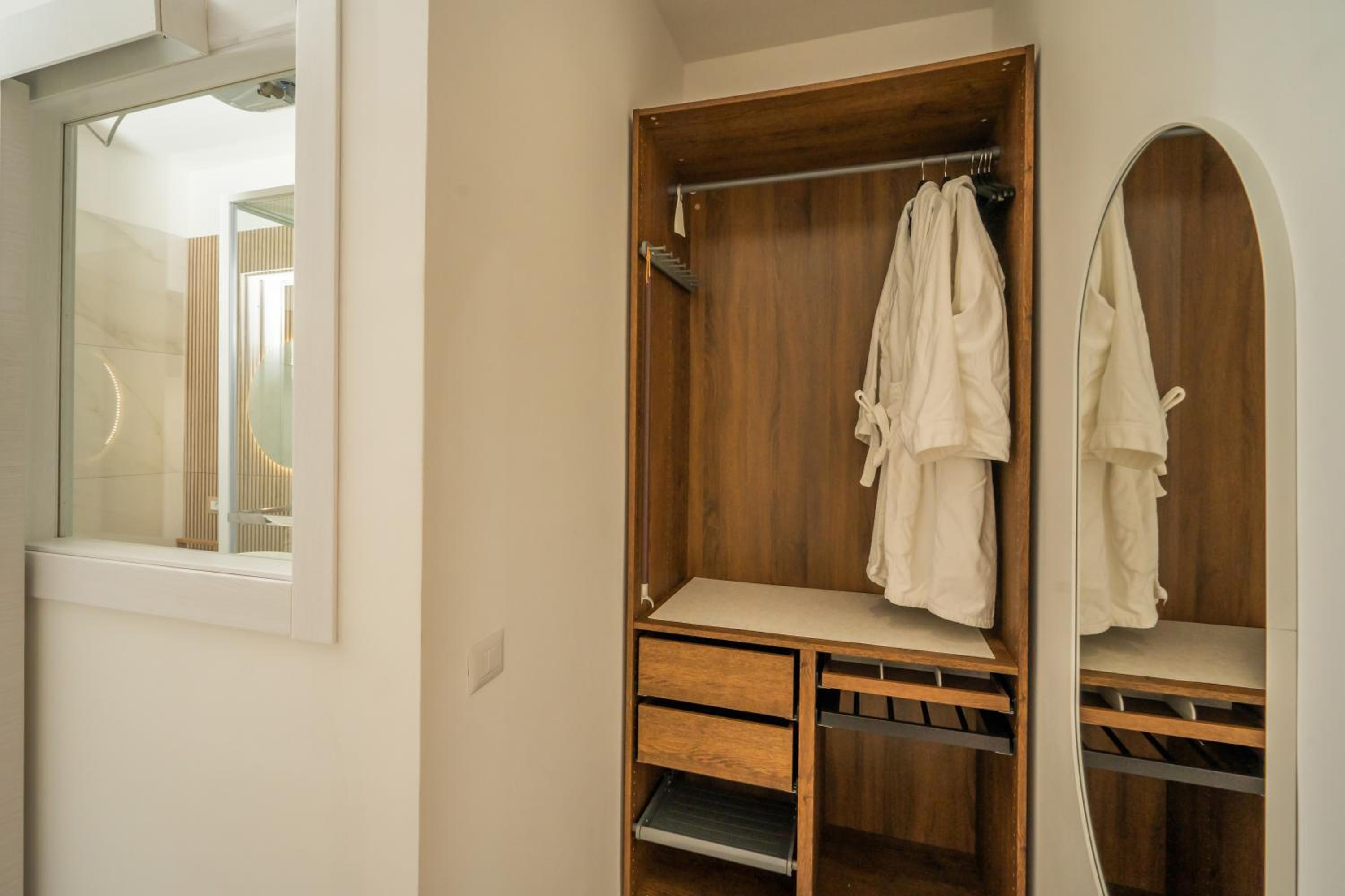 Junior Suite with Sea View - Photo 24