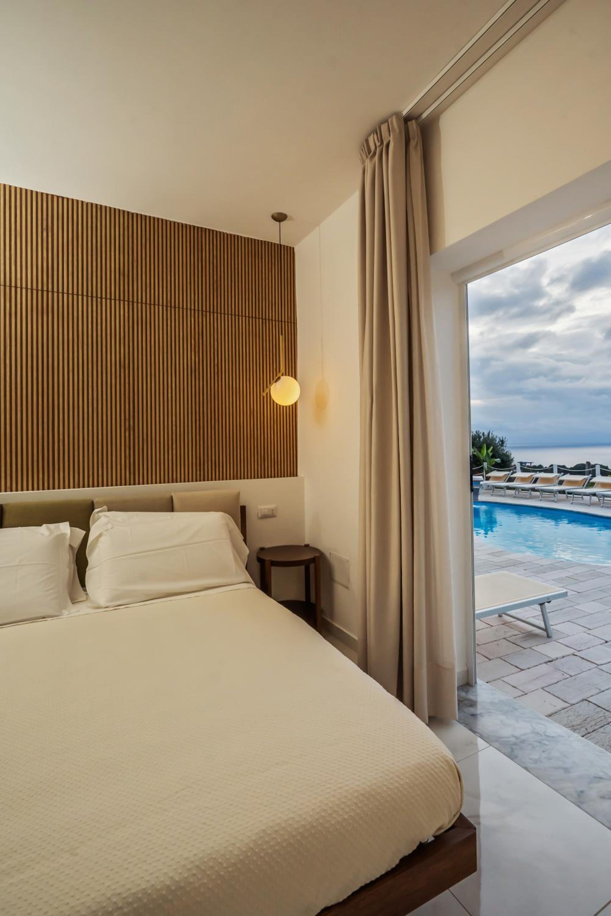 Junior Suite with Sea View - Photo 22