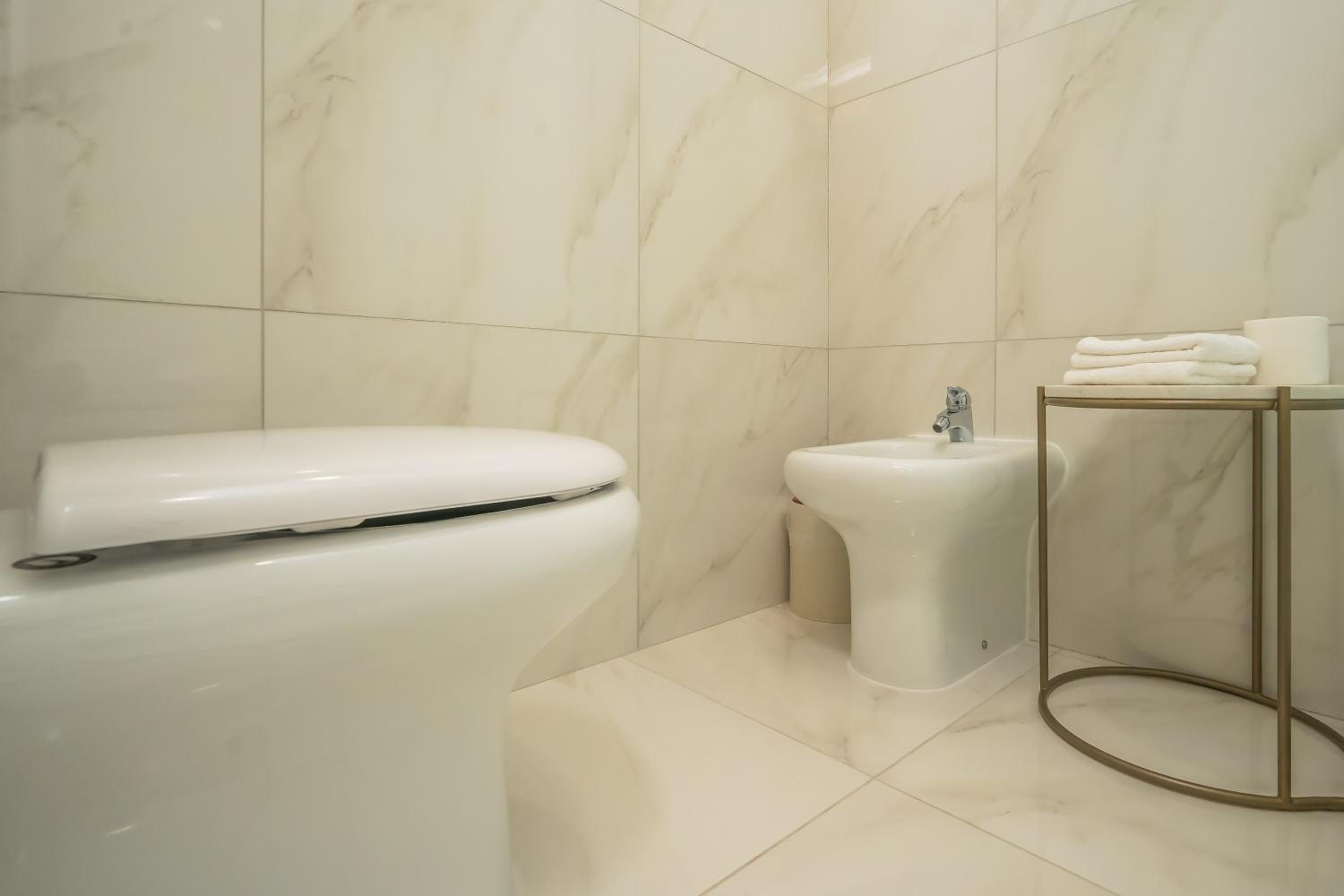 Deluxe Suite with Sea View - Photo 28