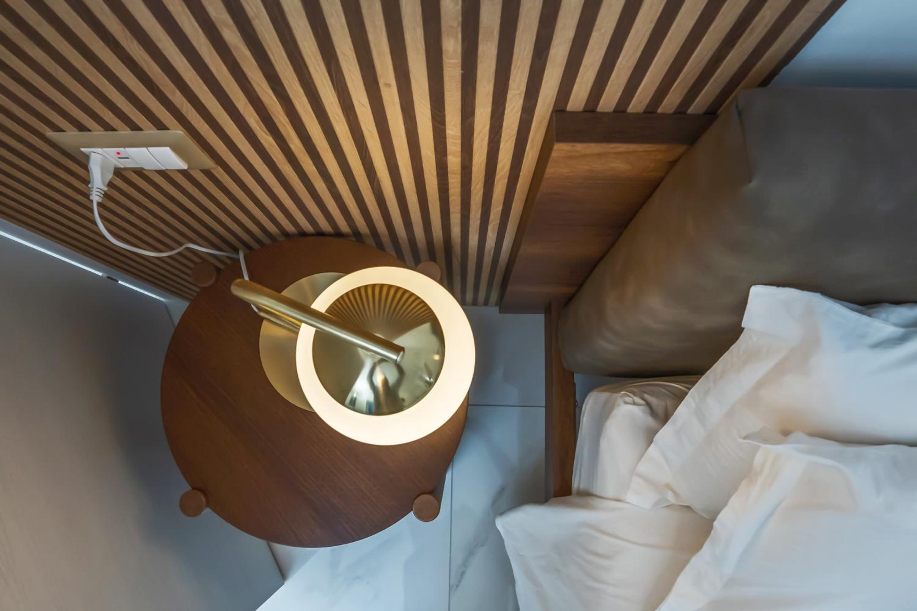 Deluxe Suite with Sea View - Photo 21