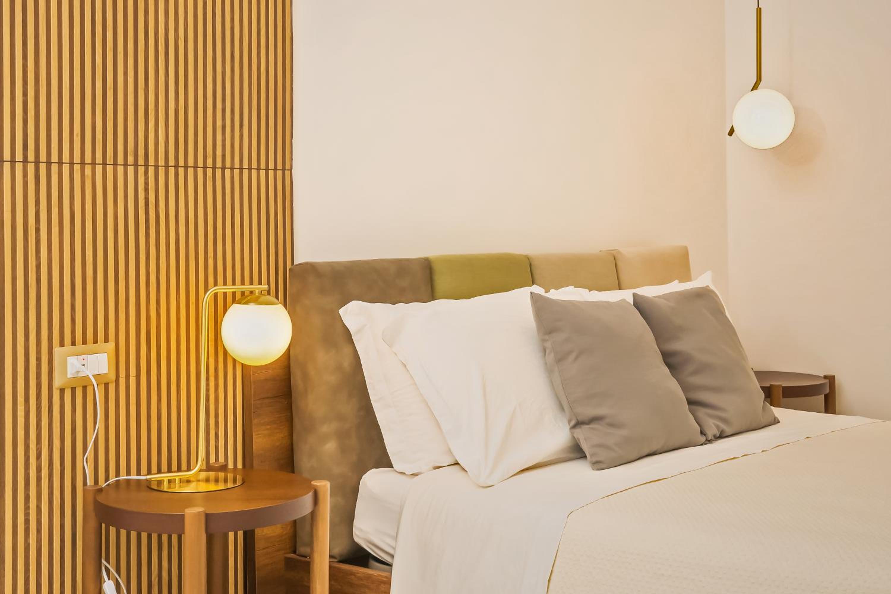 Deluxe Suite with Sea View - Photo 7