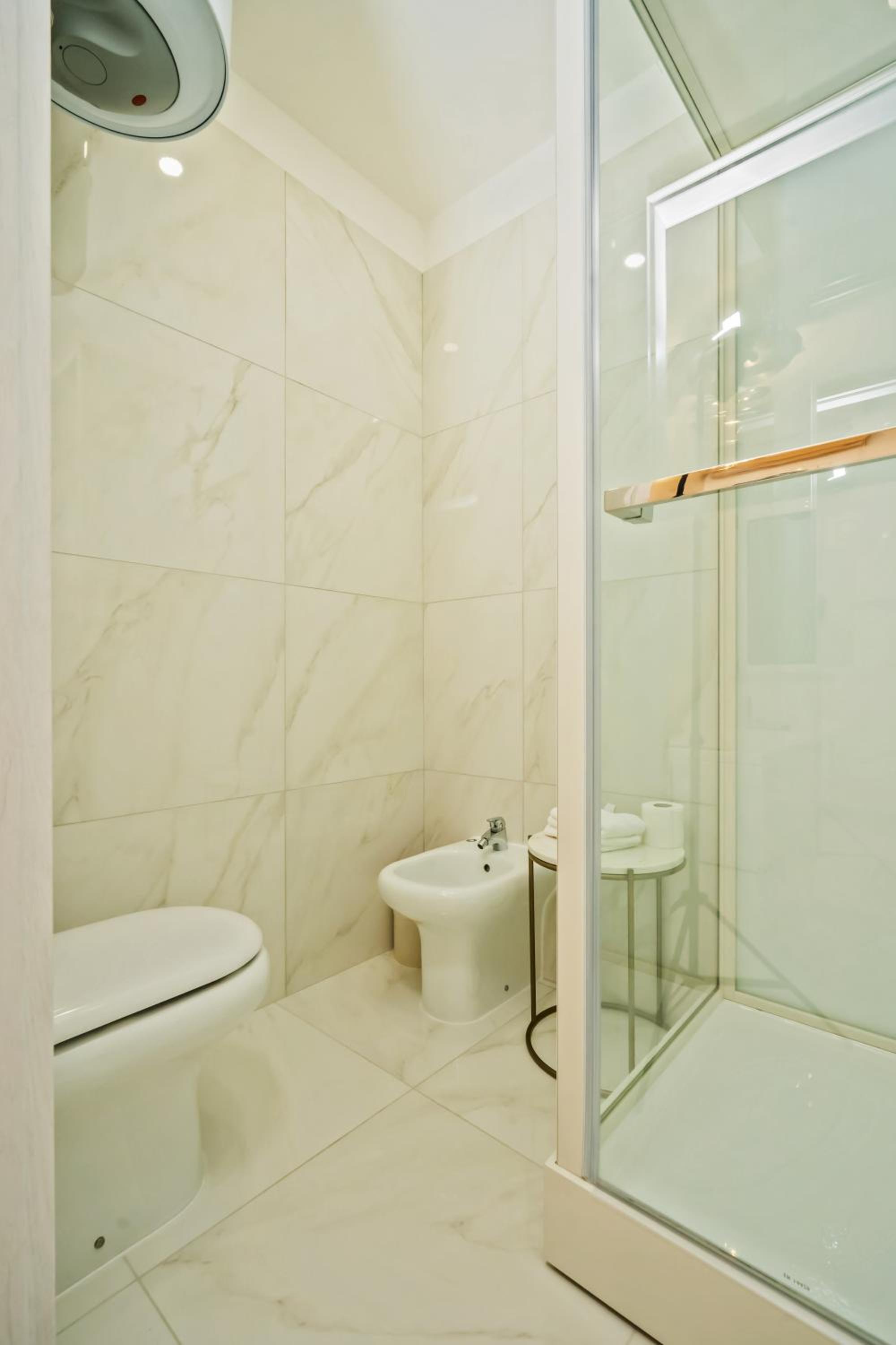 Deluxe Suite with Sea View - Photo 26