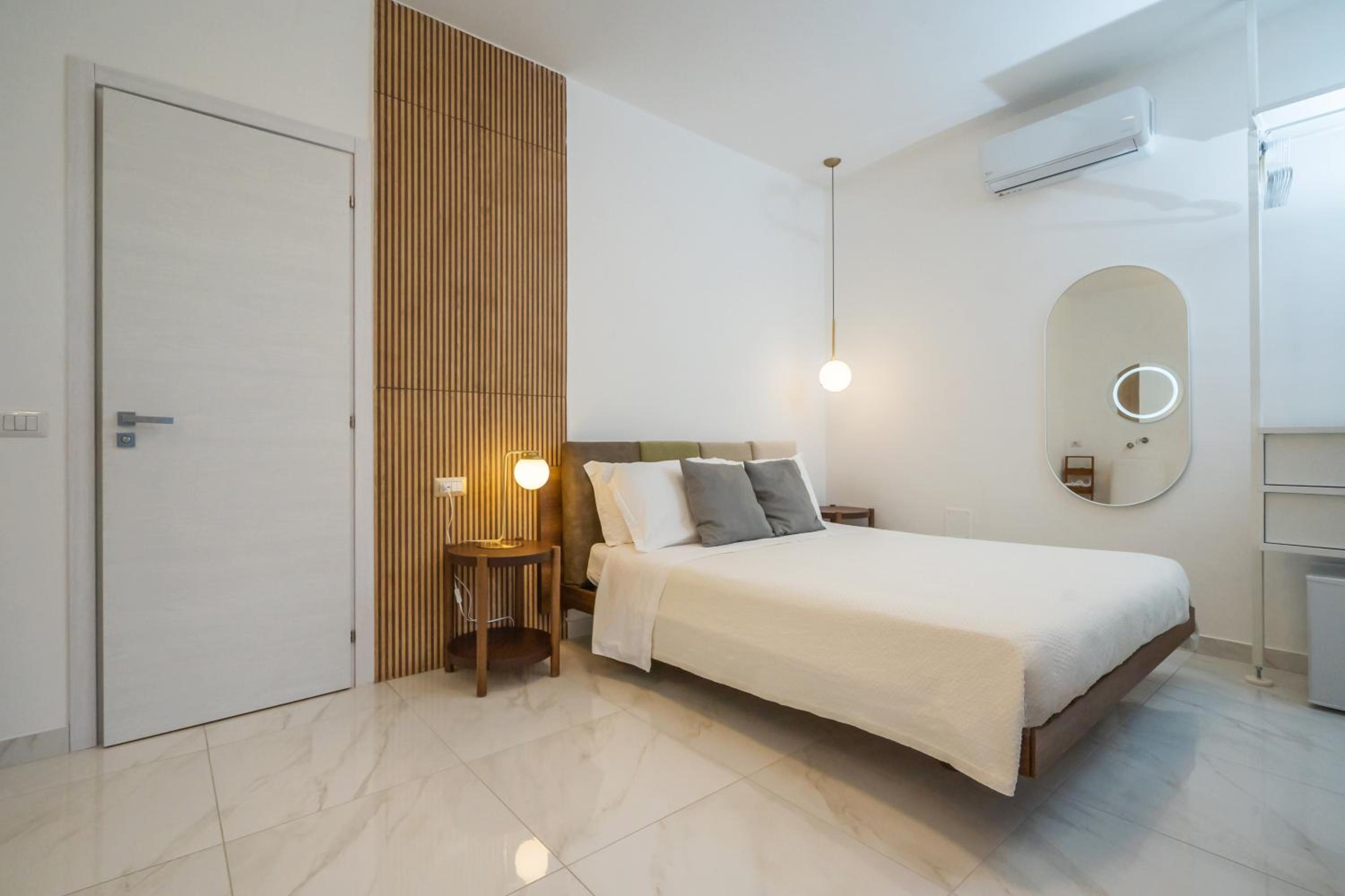 Deluxe Suite with Sea View - Photo 1