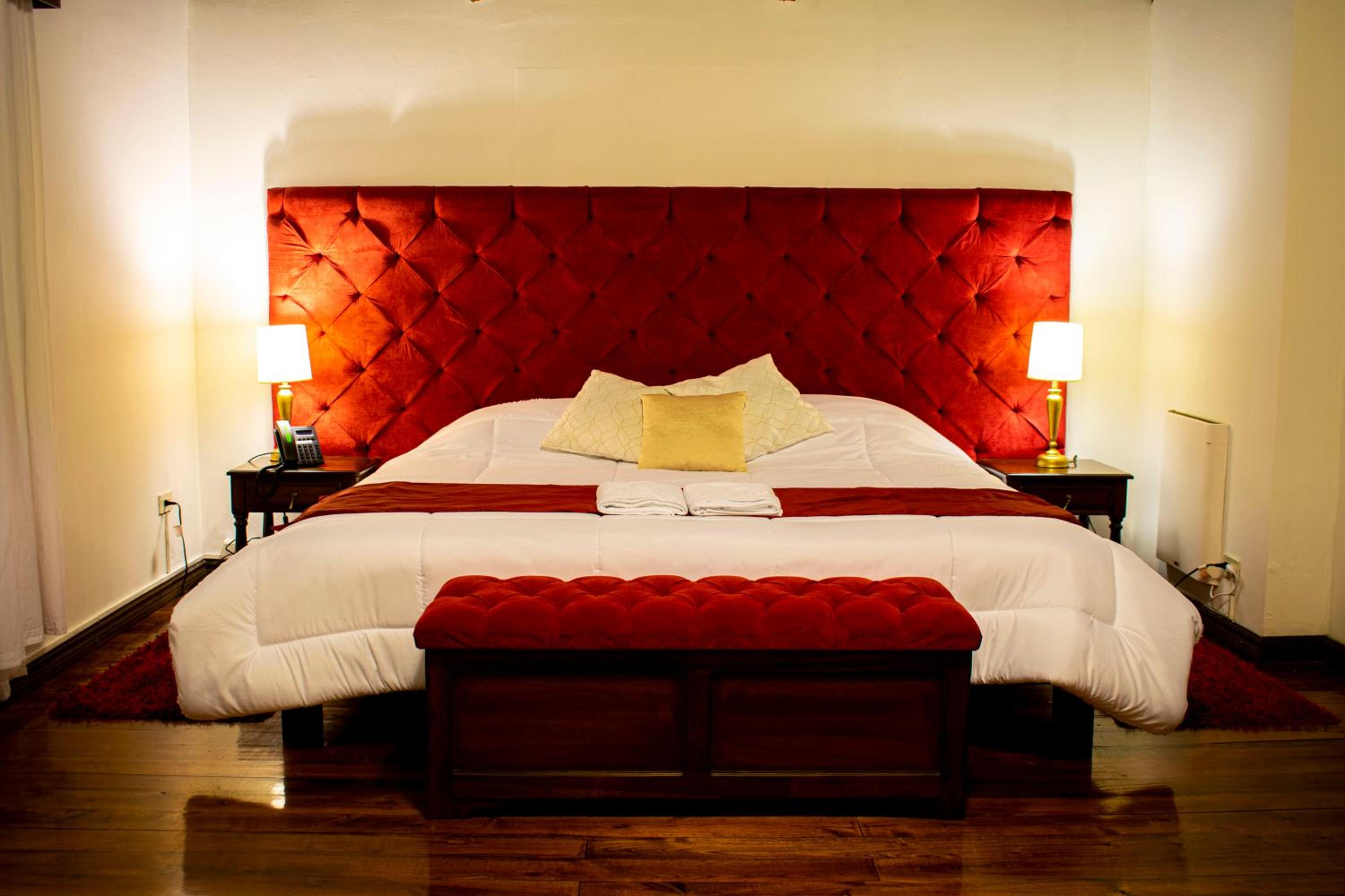 Deluxe King Suite photo 1