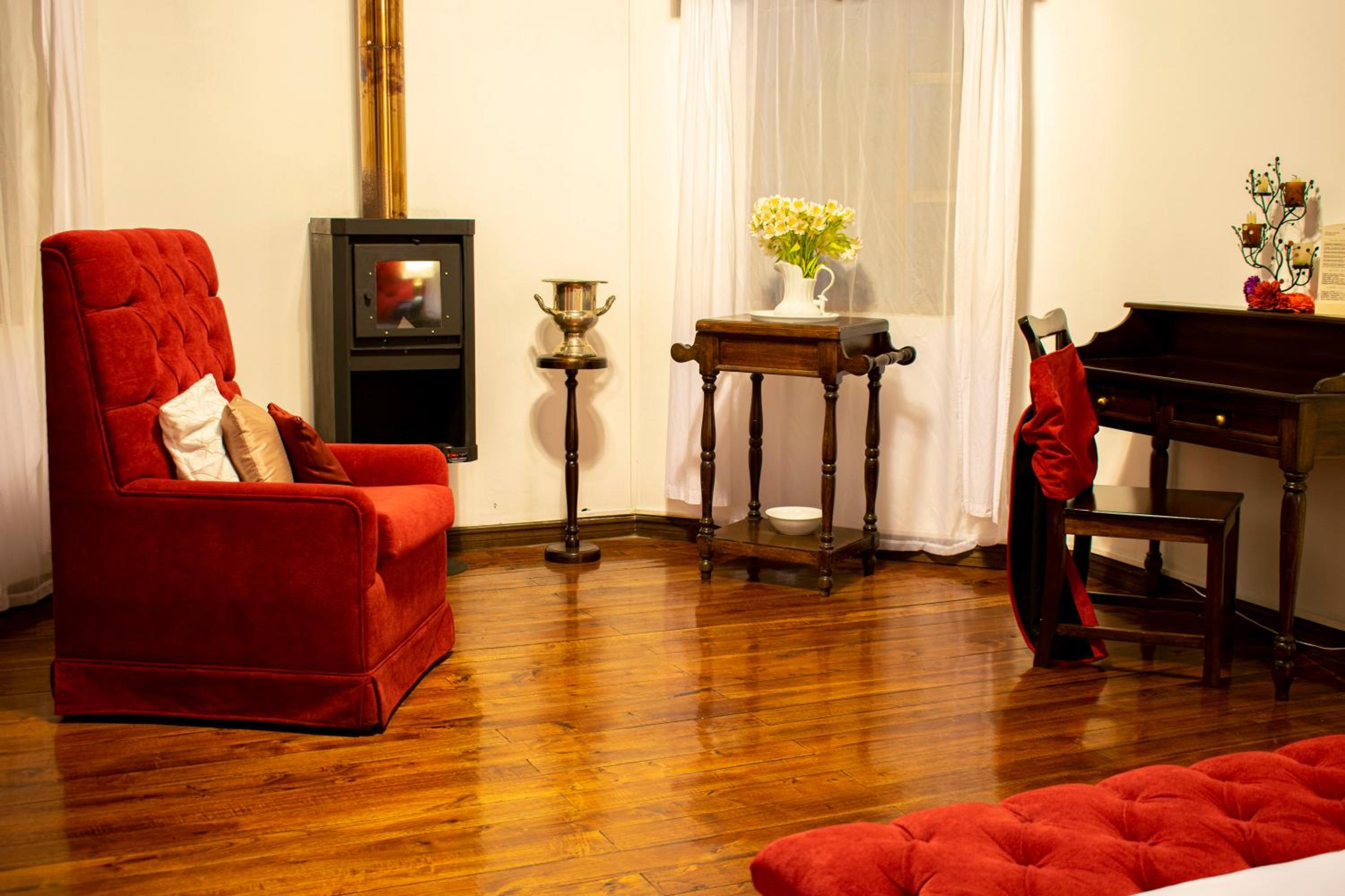 Deluxe King Suite photo 3